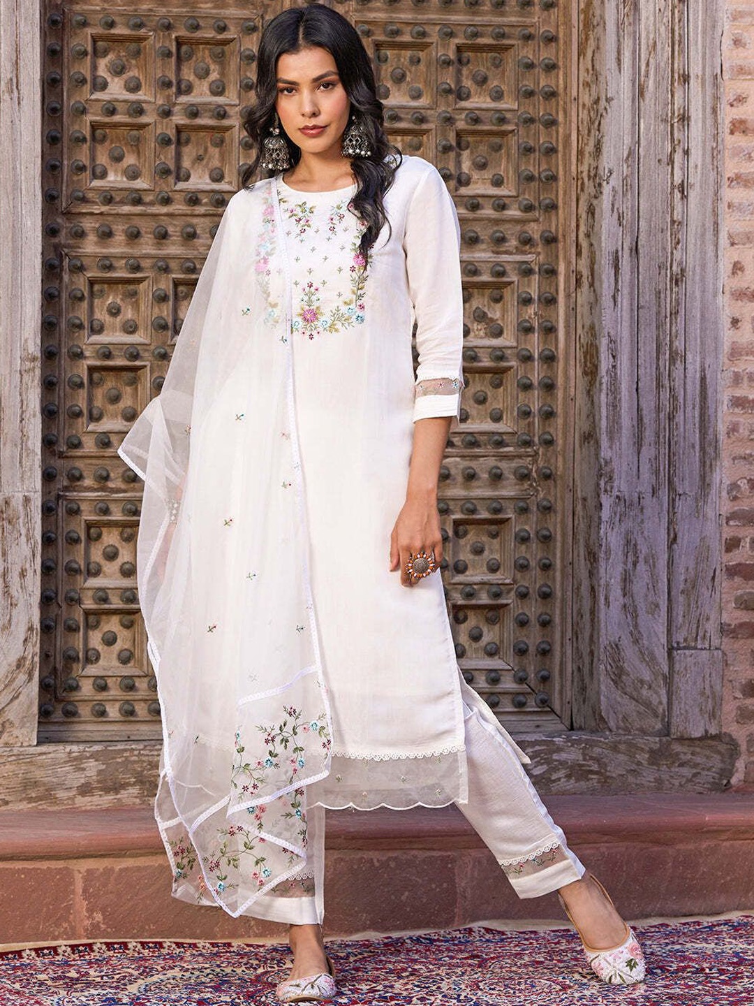 

ASCIIBLUES Floral Embroidered Straight Kurta With Trousers And Dupatta, White