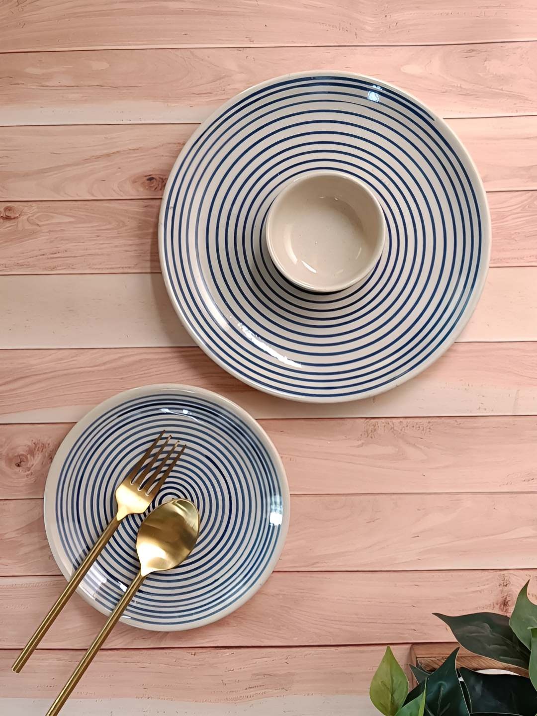 

Myntra Elegant Homes Blue 3 Pieces Ceramic Dishwasher and Microwave Dinner Set