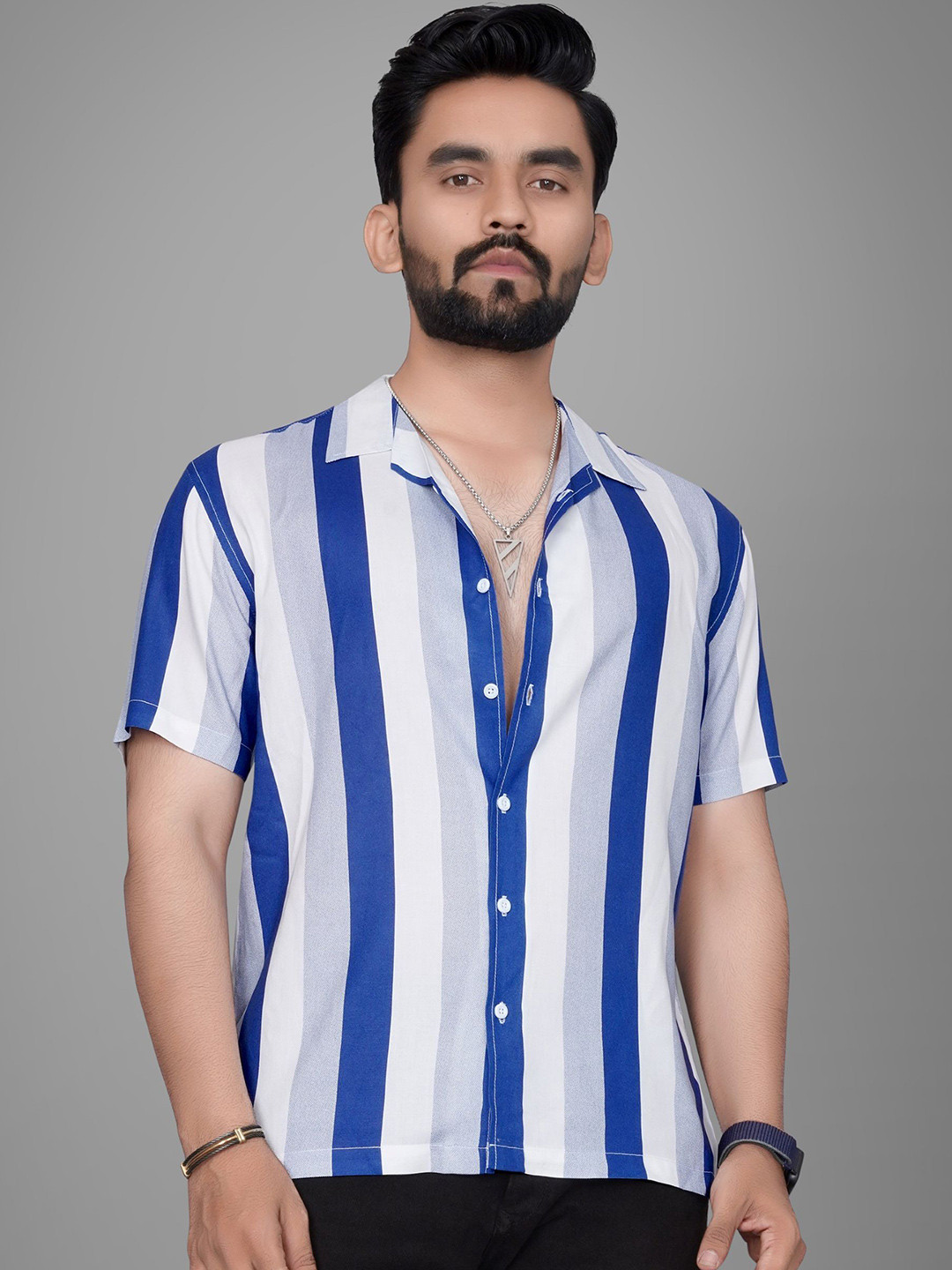 

Metronaut Men Semi Sheer Printed Casual Shirt, Navy blue
