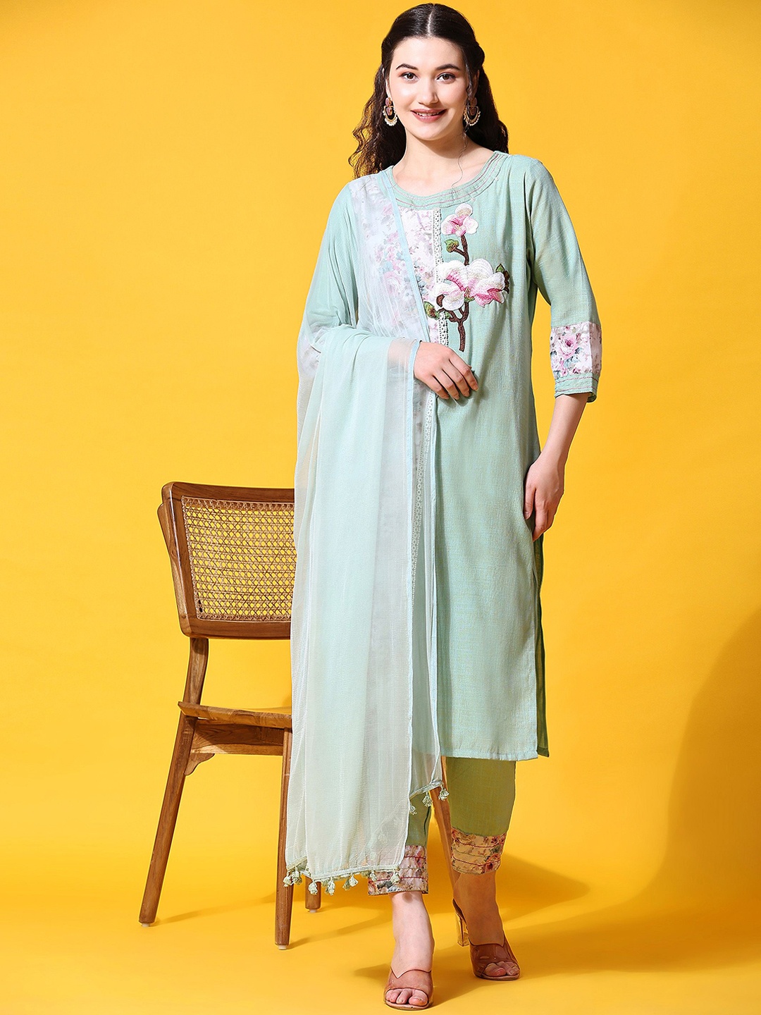 

SRIHA Floral Yoke Design Thread Work Organic Cotton Straight Kurta With Trousers & Dupatta, Green