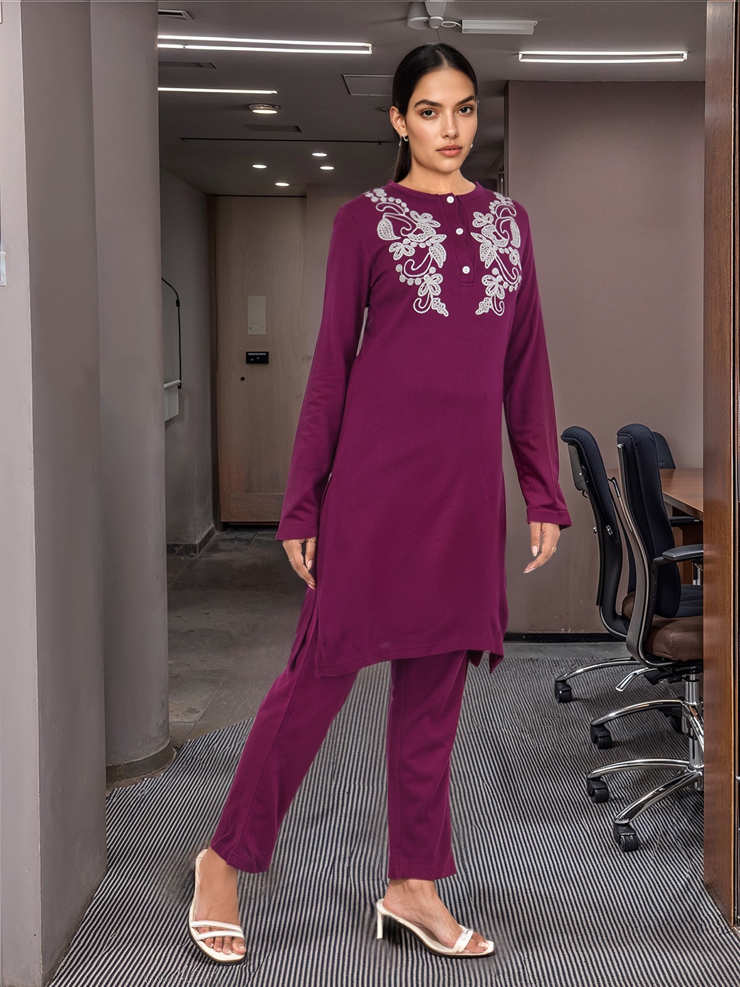

Sangria Paisley Embroidered Thread Work Kurta with Trouser, Pink
