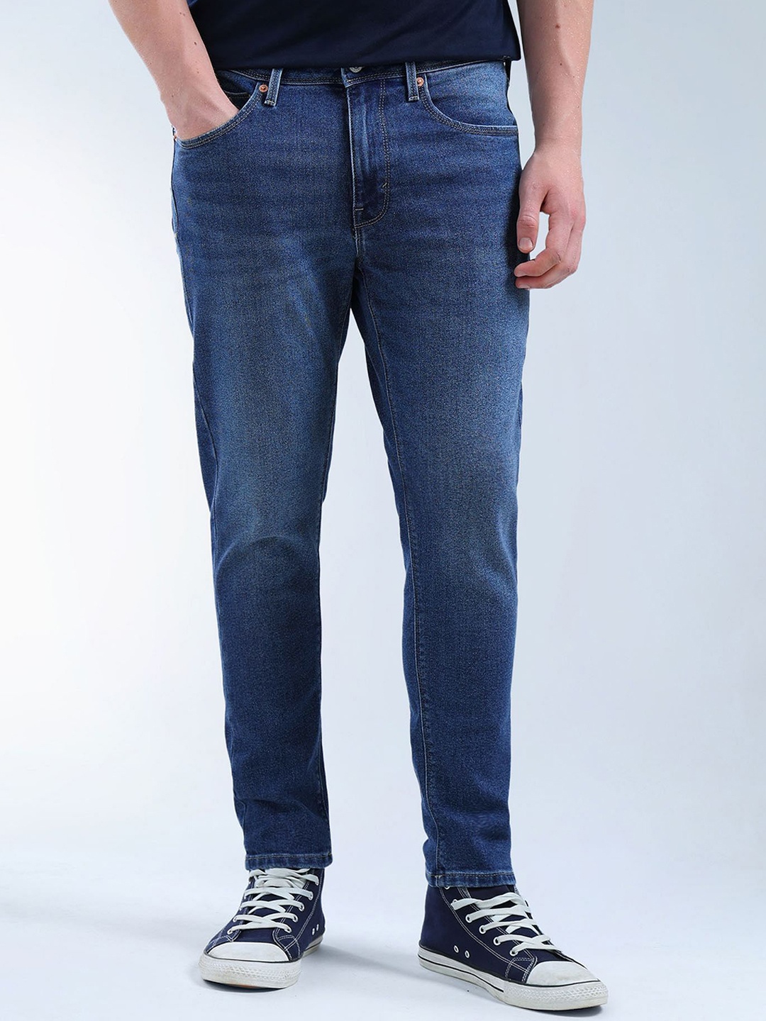 

Flying Machine Men Classic Relaxed Fit Light Fade Jeans, Blue