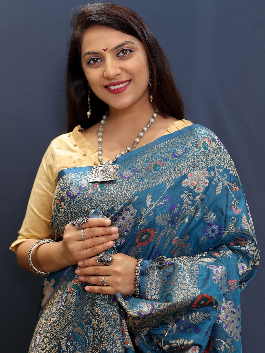 

Kandora Floral Woven Design Zari Pure Silk Banarasi Saree, Teal