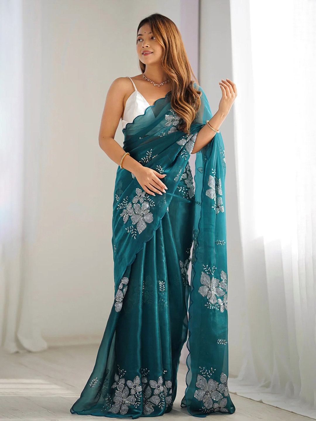 

Ekta Textiles Floral Sequinned Satin Bomkai silk Saree, Turquoise blue
