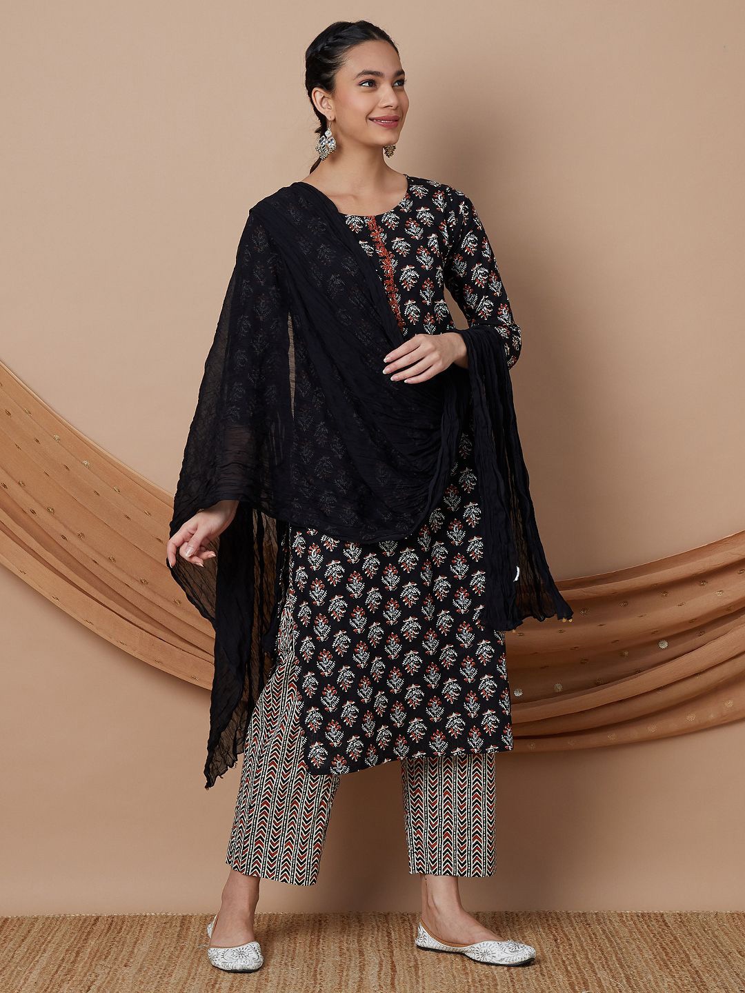 

Melange by Lifestyle Solid Dupatta, Black
