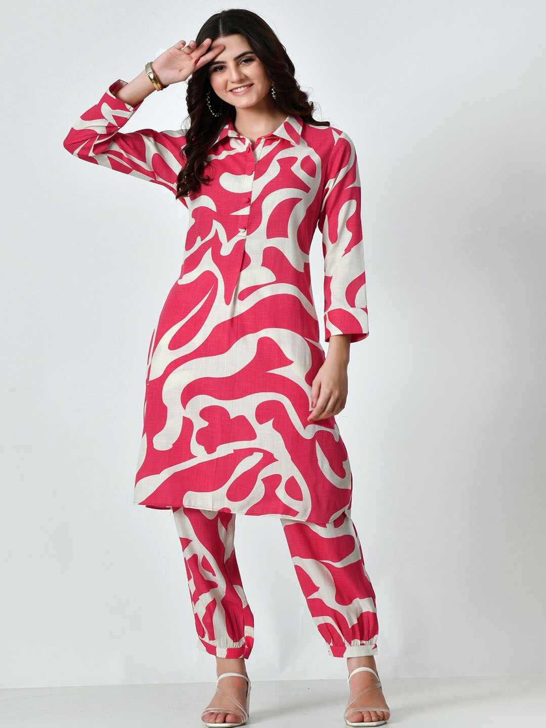

VAPPSYAM Abstract Printed Shirt Collar Organic Cotton A-Line Kurta With Patiala, Pink