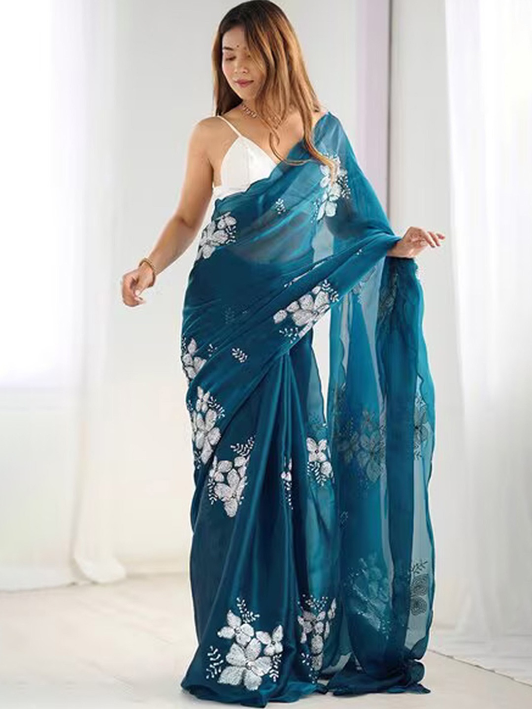 

Divyadham Textiles Floral Sequinned Bomkai silk Saree, Blue