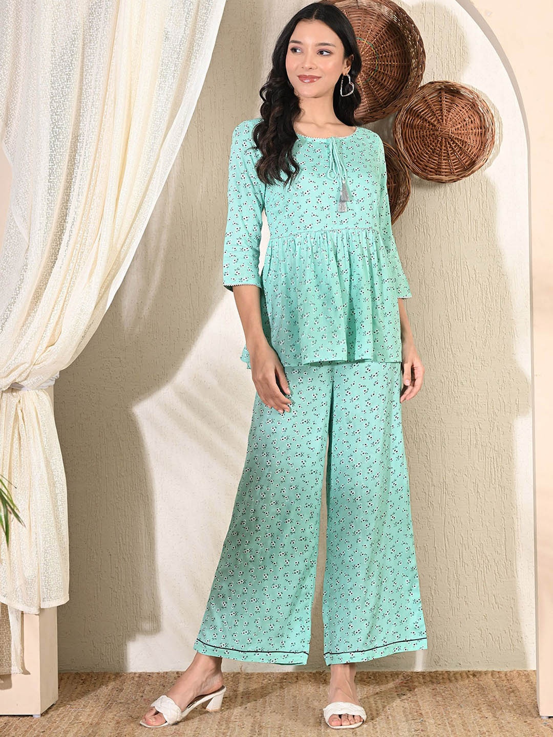 

Netreyam Floral Printed Tie-Up Neck Tunic With Palazzos, Green