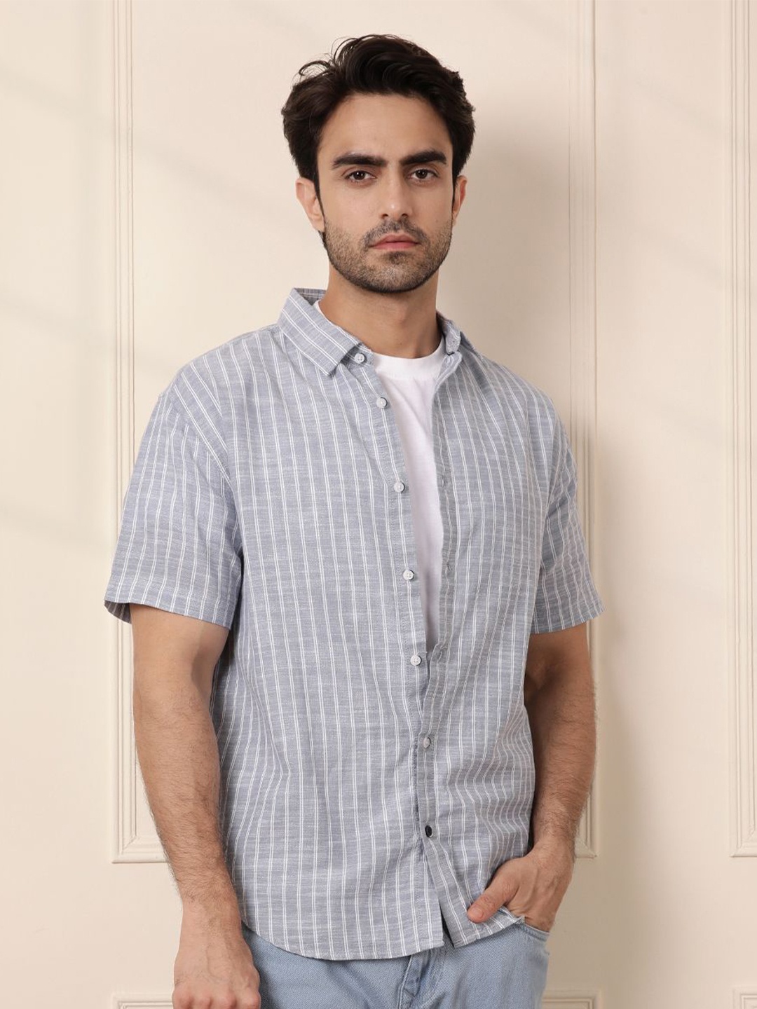 

WROGN Men Comfort Fit Spread Collar Vertical Striped Cotton Casual Shirt, Grey