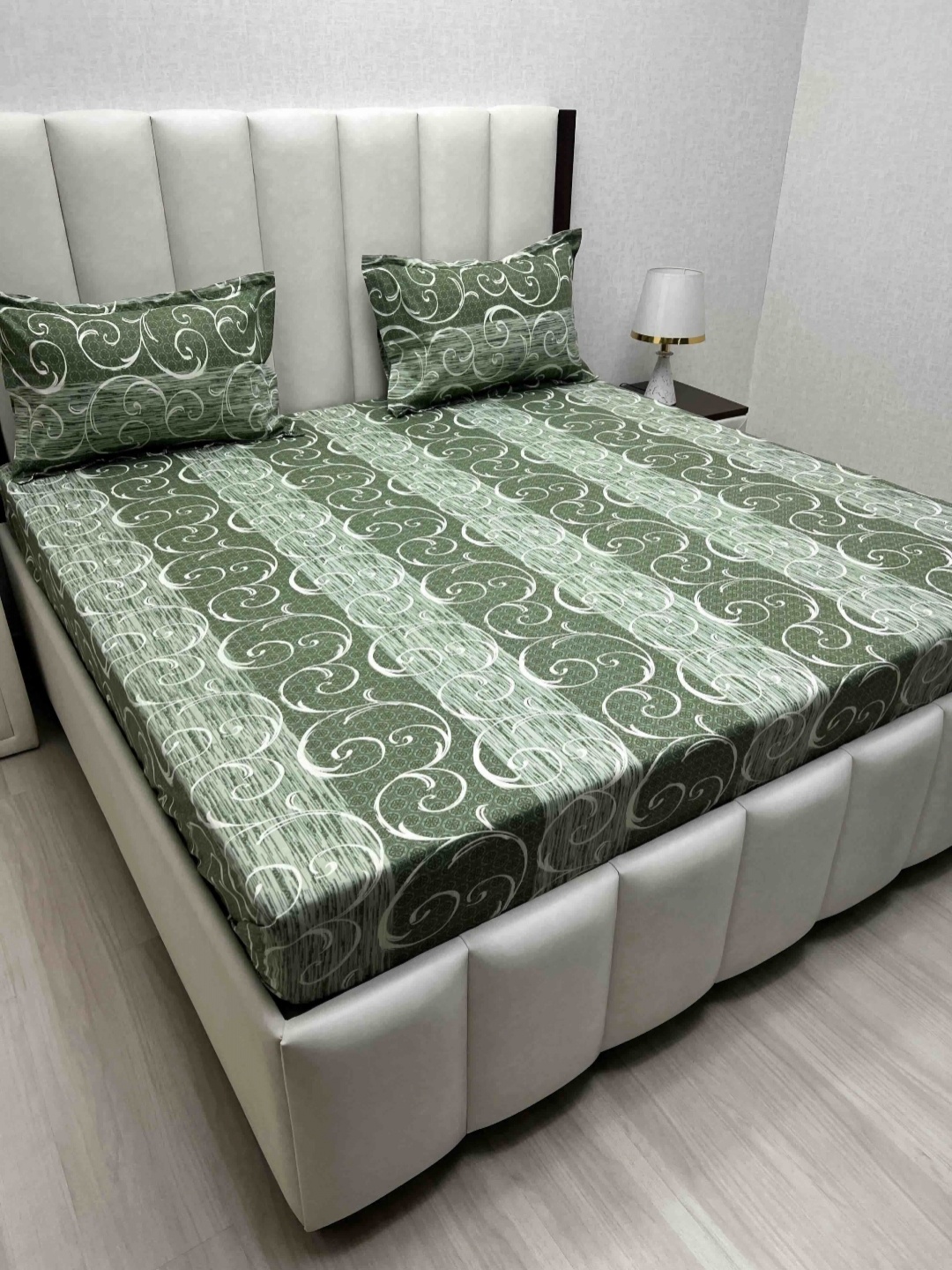 

Pure Decor Velar Fur Sib Green Printed 380 TC Pure Cotton King Bedsheet Set 2.74m X 2.74m