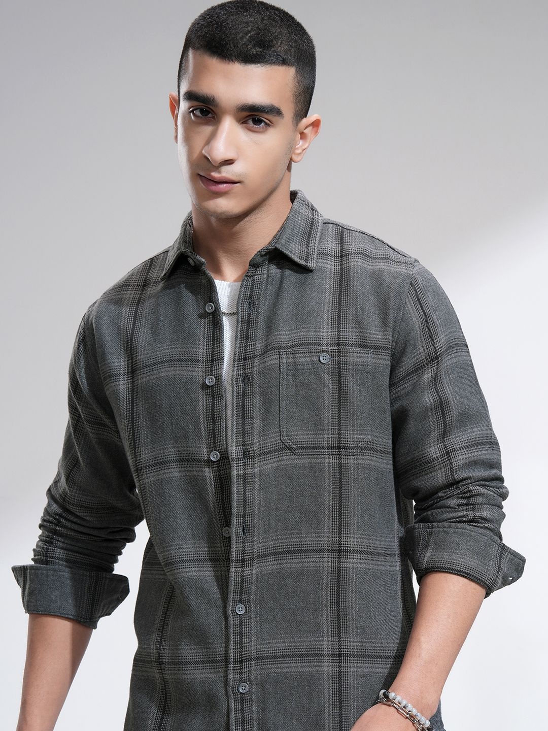 

HIGHLANDER Men Textured Flannel Casual Checked Shirt, Grey