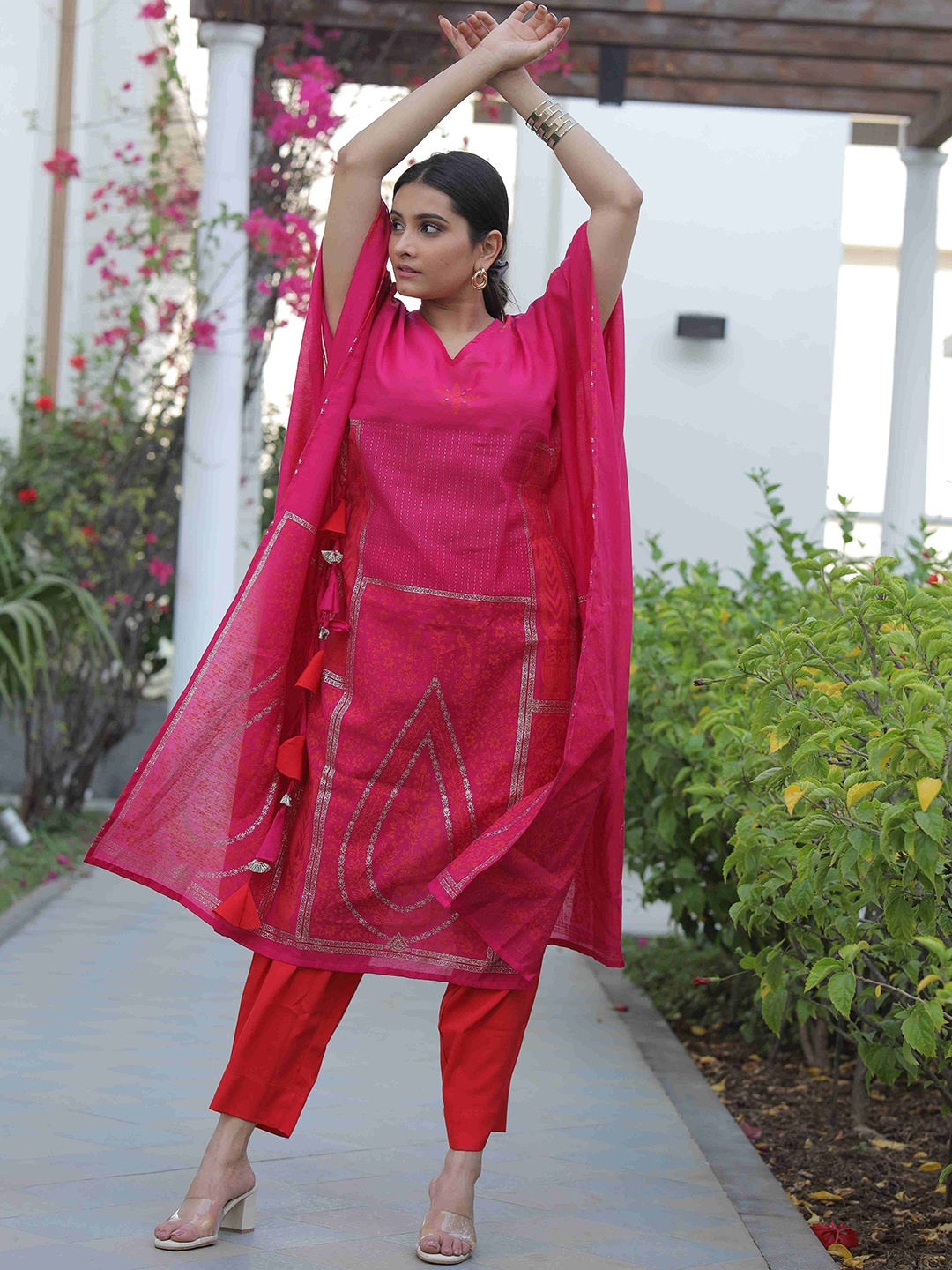 

Ahalyaa Ethnic Motifs Printed V-Neck Sequinned Chanderi Silk Kaftan With Trousers, Pink