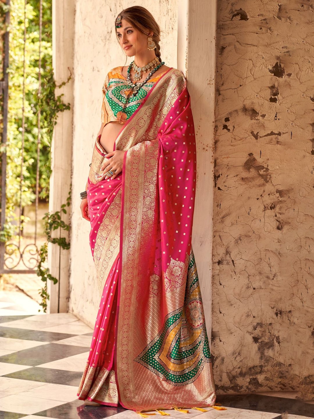 

DEVATITHI Woven Design Zari Pink Soft Silk Saree