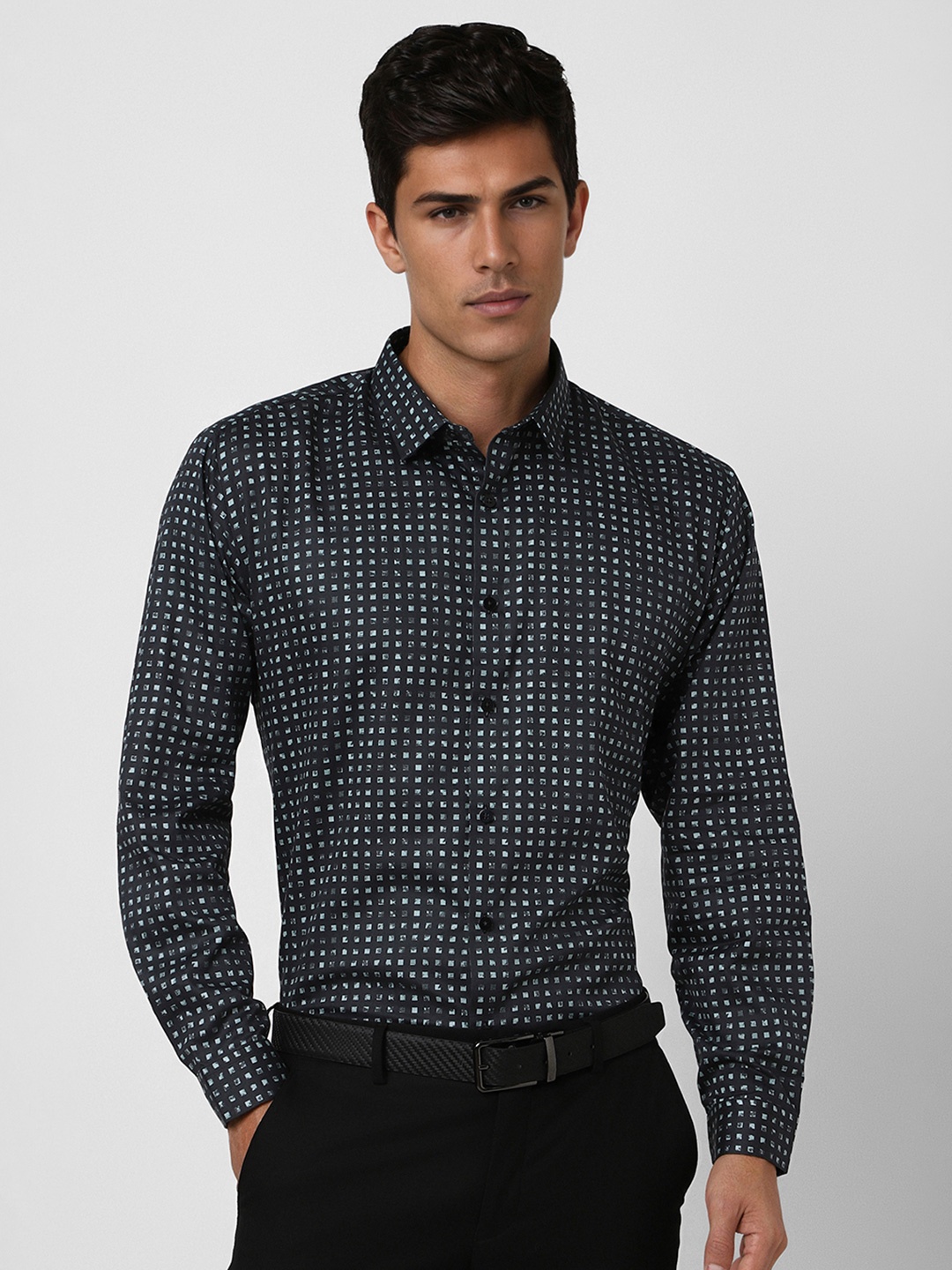 

V Dot Men Slim Fit Spread Collar Geometric Printed Cotton Casual Shirt, Black