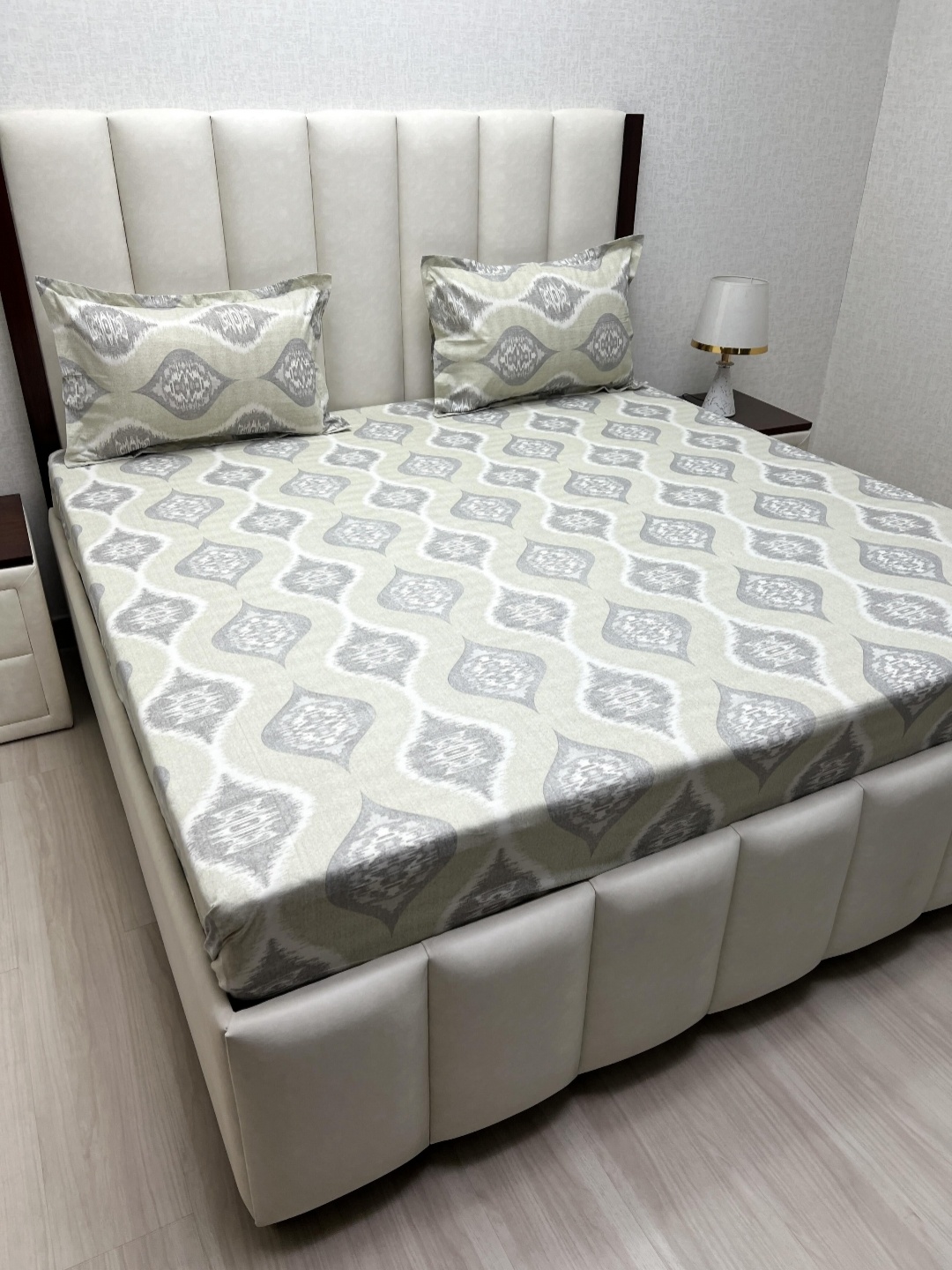 

Pure Decor Velar Fur Sib Green Printed 220 TC Cotton King Bedsheet Set 2.74m x 2.74m