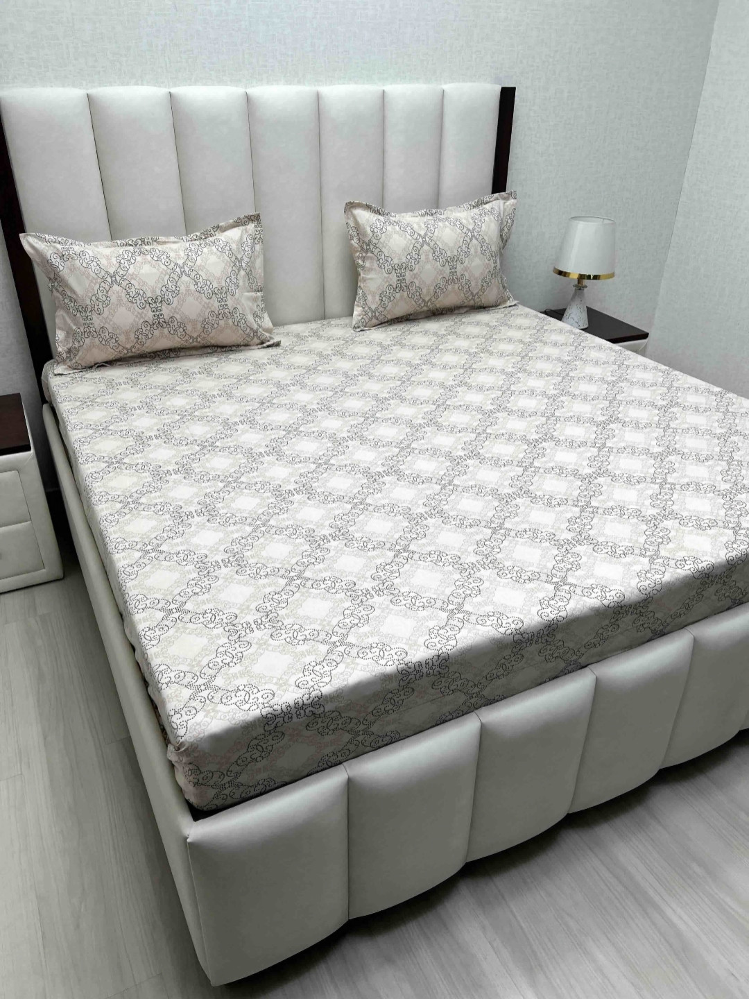 

Pure Decor Velar Fur Sib Peach Printed 350TC Cotton King Bedsheet Set 2.74m x 2.74m