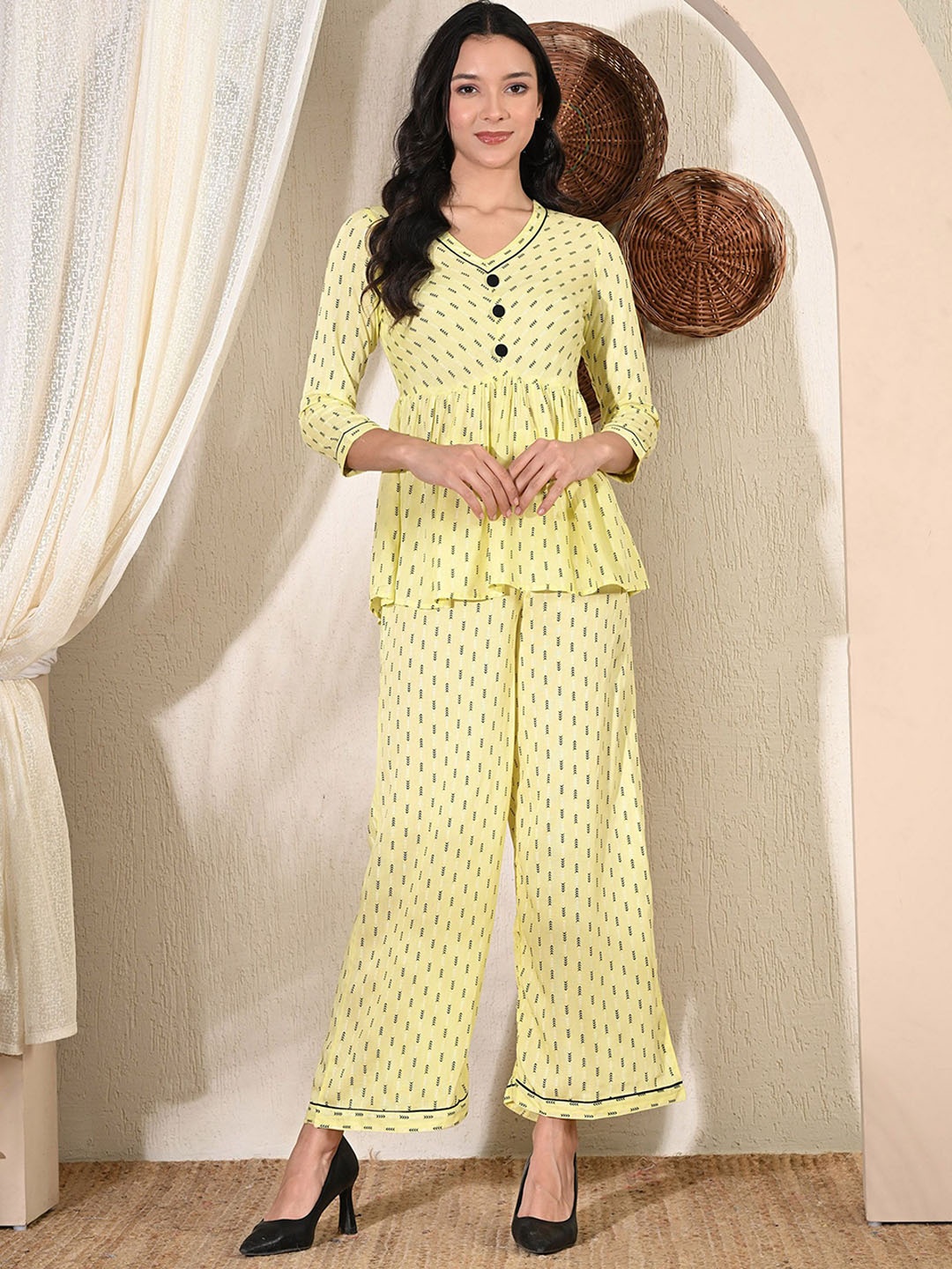 

Netreyam Printed V-Neck Tunic With Palazzos, Yellow