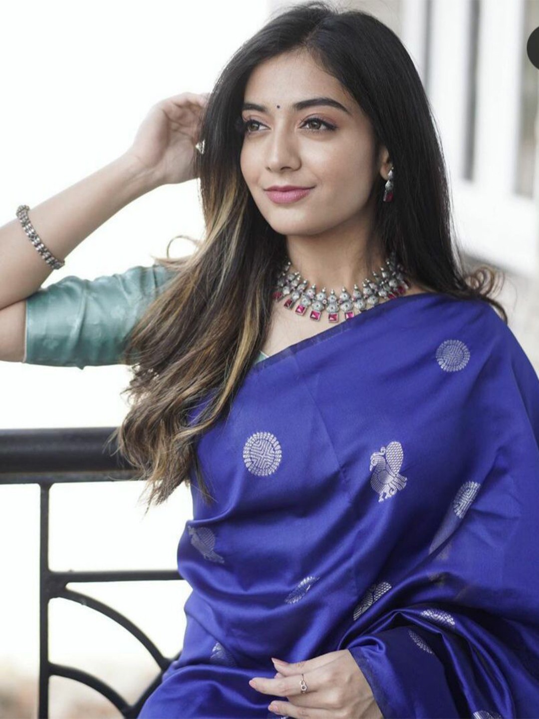 

APNISHA Woven Design Zari Pure Silk Kanjeevaram Saree, Blue
