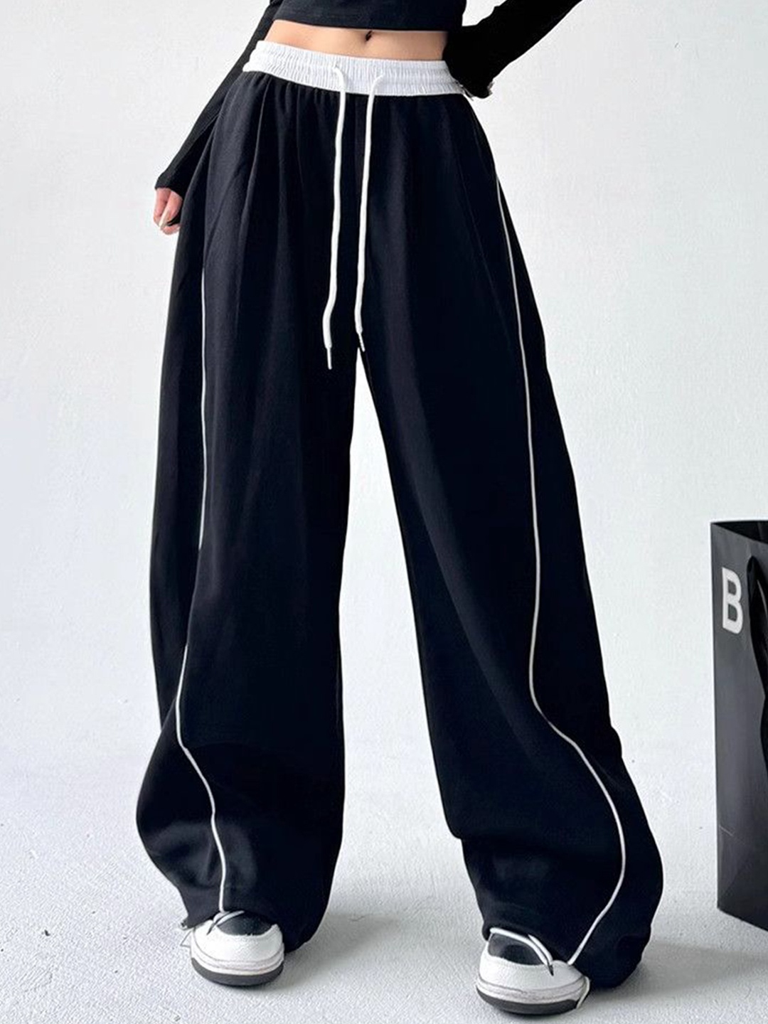 

DressBerry Women Mid-Rise Trousers, Black