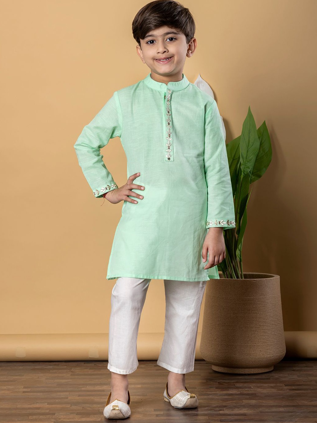 

Readiprint Boys Floral Embroidered Pure Cotton Straight Kurta With Pyjamas, Green