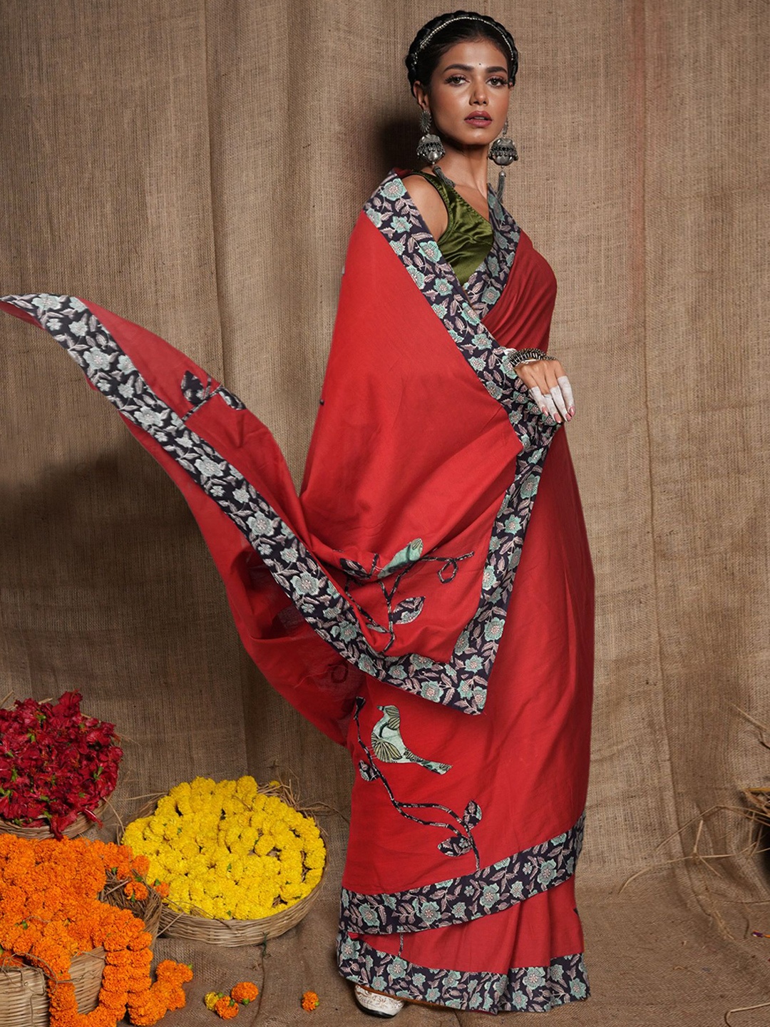 

Unnati Silks Floral Pure Cotton Handloom Saree, Red