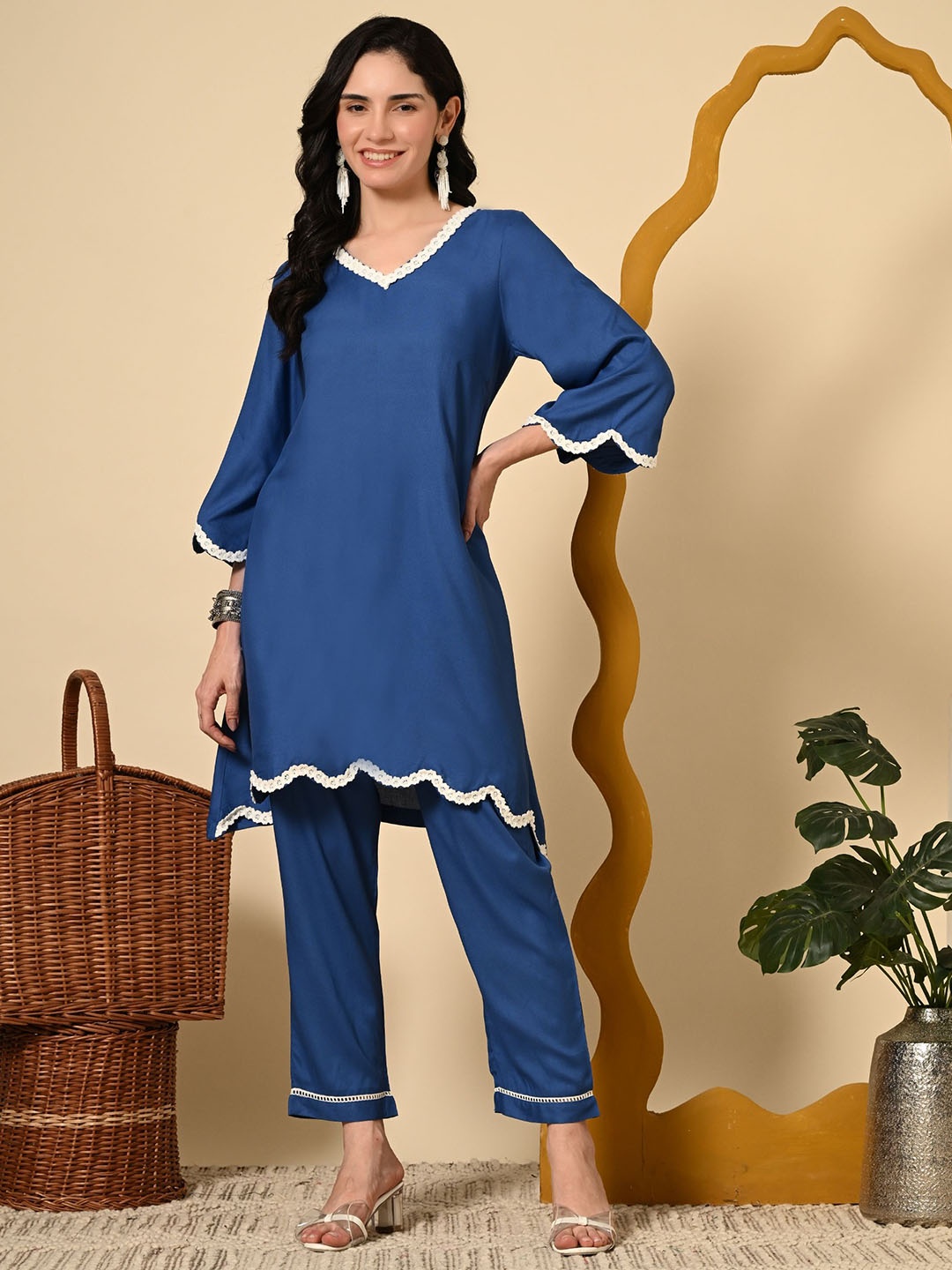 

Netreyam Flared Sleeves V-Neck Tunic & Trousers, Navy blue