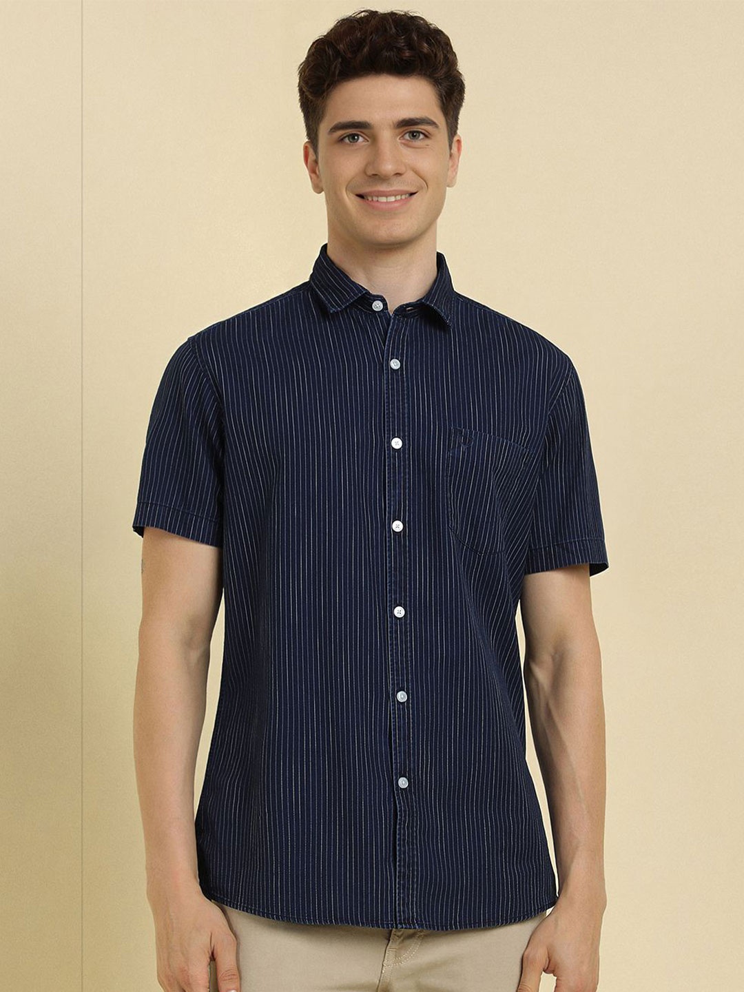 

Allen Solly Men Custom Fit Spread Collar Vertical Striped Cotton Casual Shirt, Navy blue