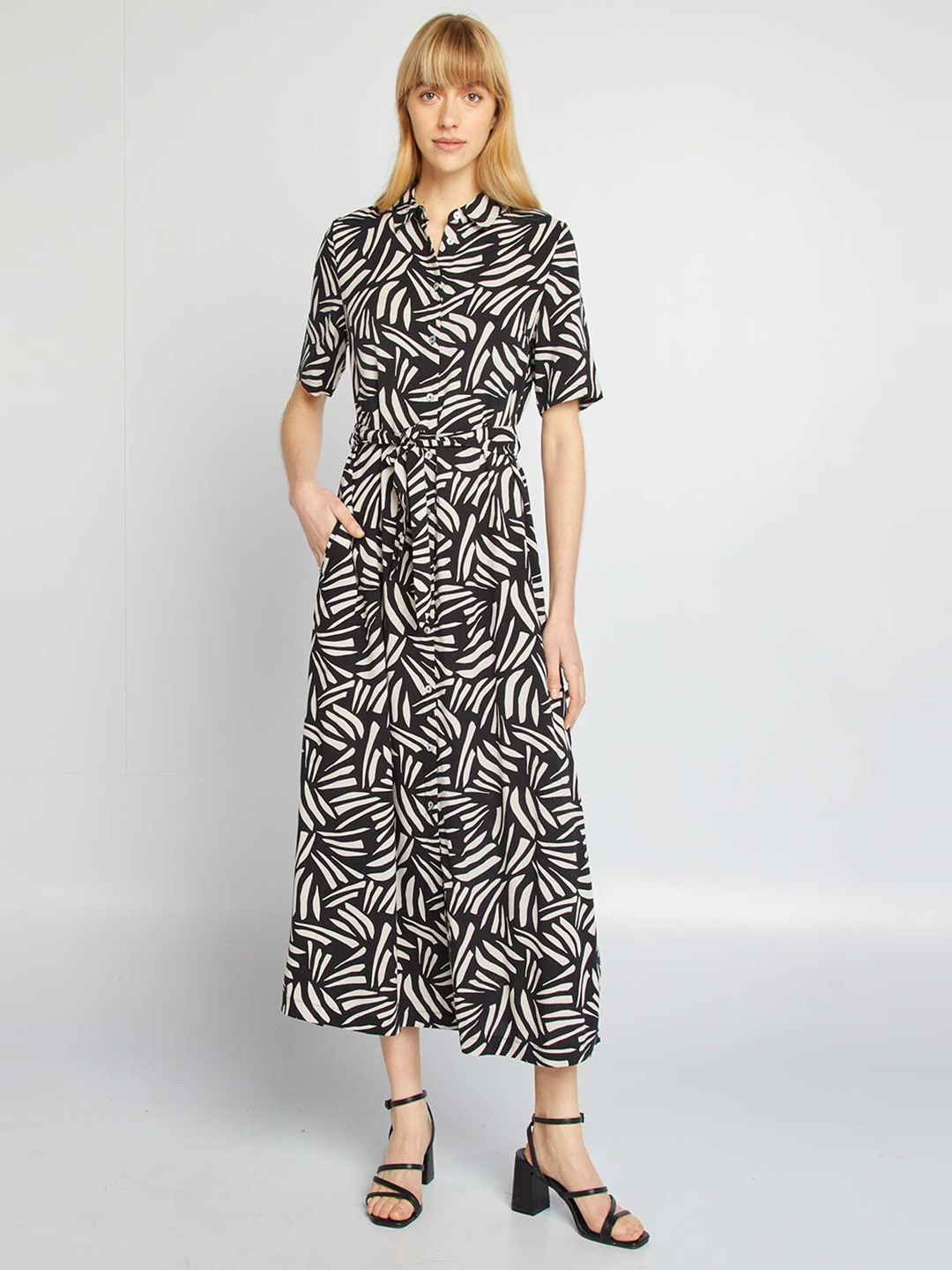 

KIABI Women Abstract Printed Monochrome Shirt Collared Midi Shirt Dress With Belt, White