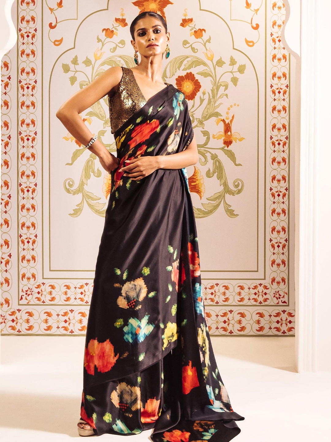 

Vintro Floral Printed Satin Saree, Black