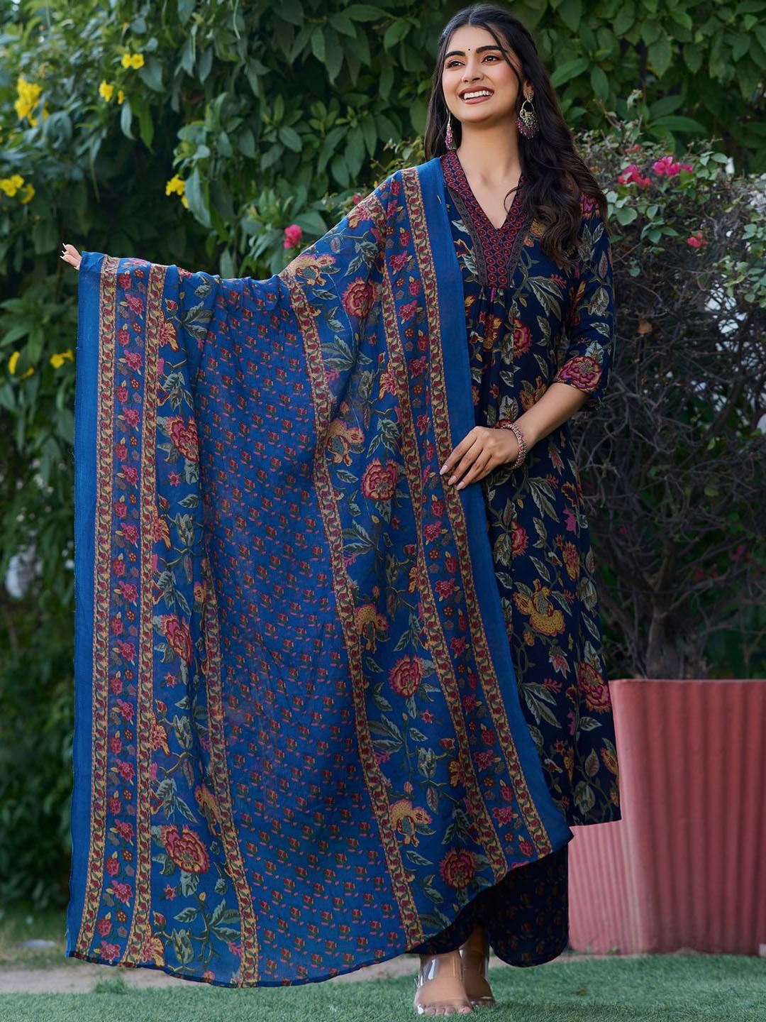 

DIVASTRI Floral Printed V-Neck A-Line Kurta With Trouser And Dupatta, Blue