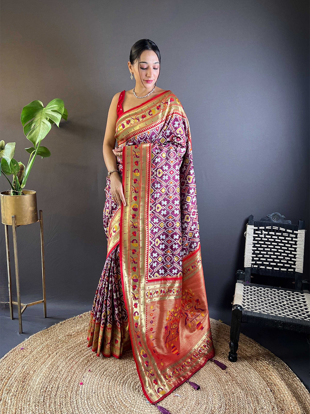 

DIVASTRI Woven Design Zari Patola Saree, Purple