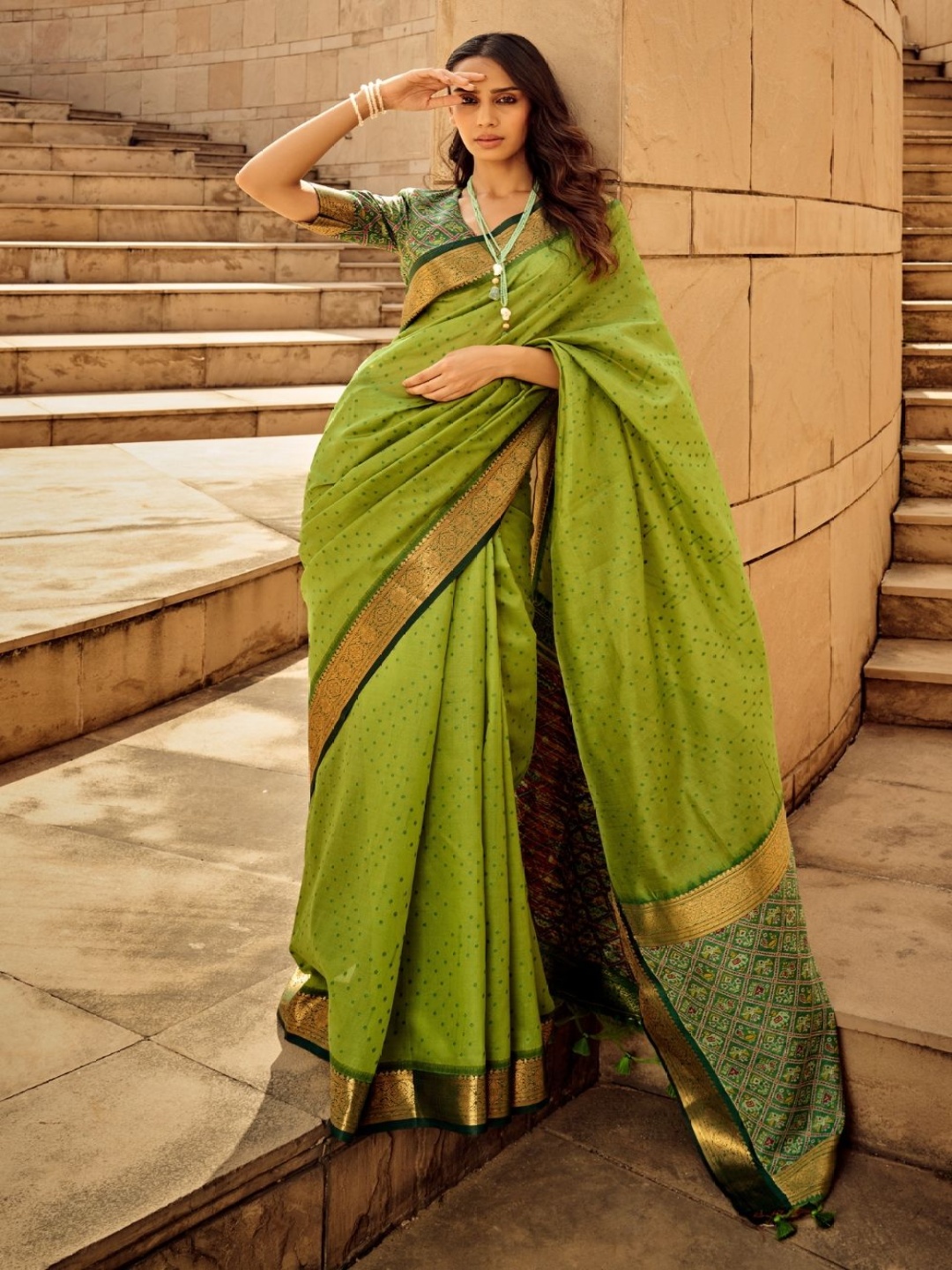 

BLENDIFY Woven Design Zari Patola Saree, Green