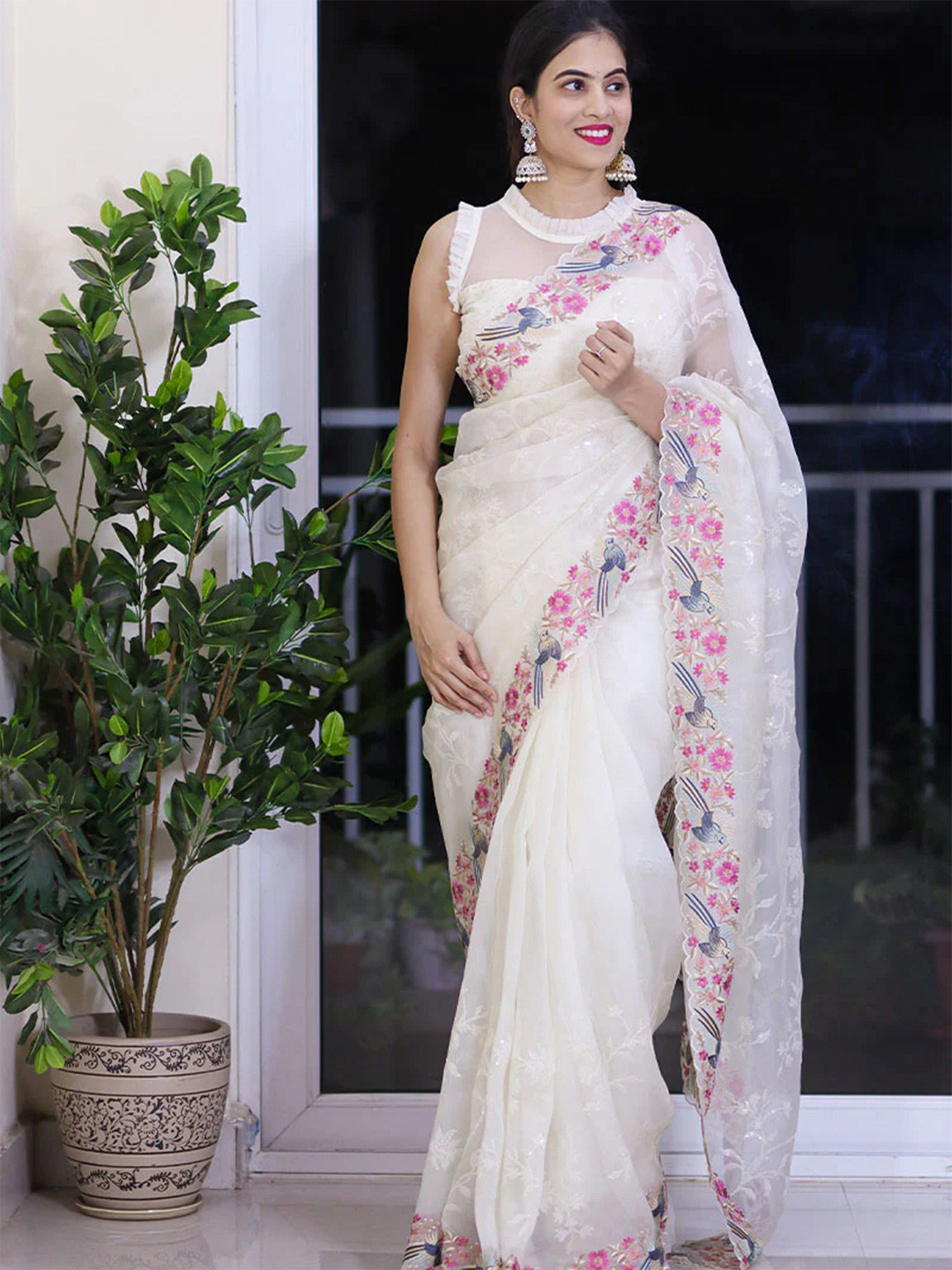 

Vintro Floral Embroidered Net Saree, White