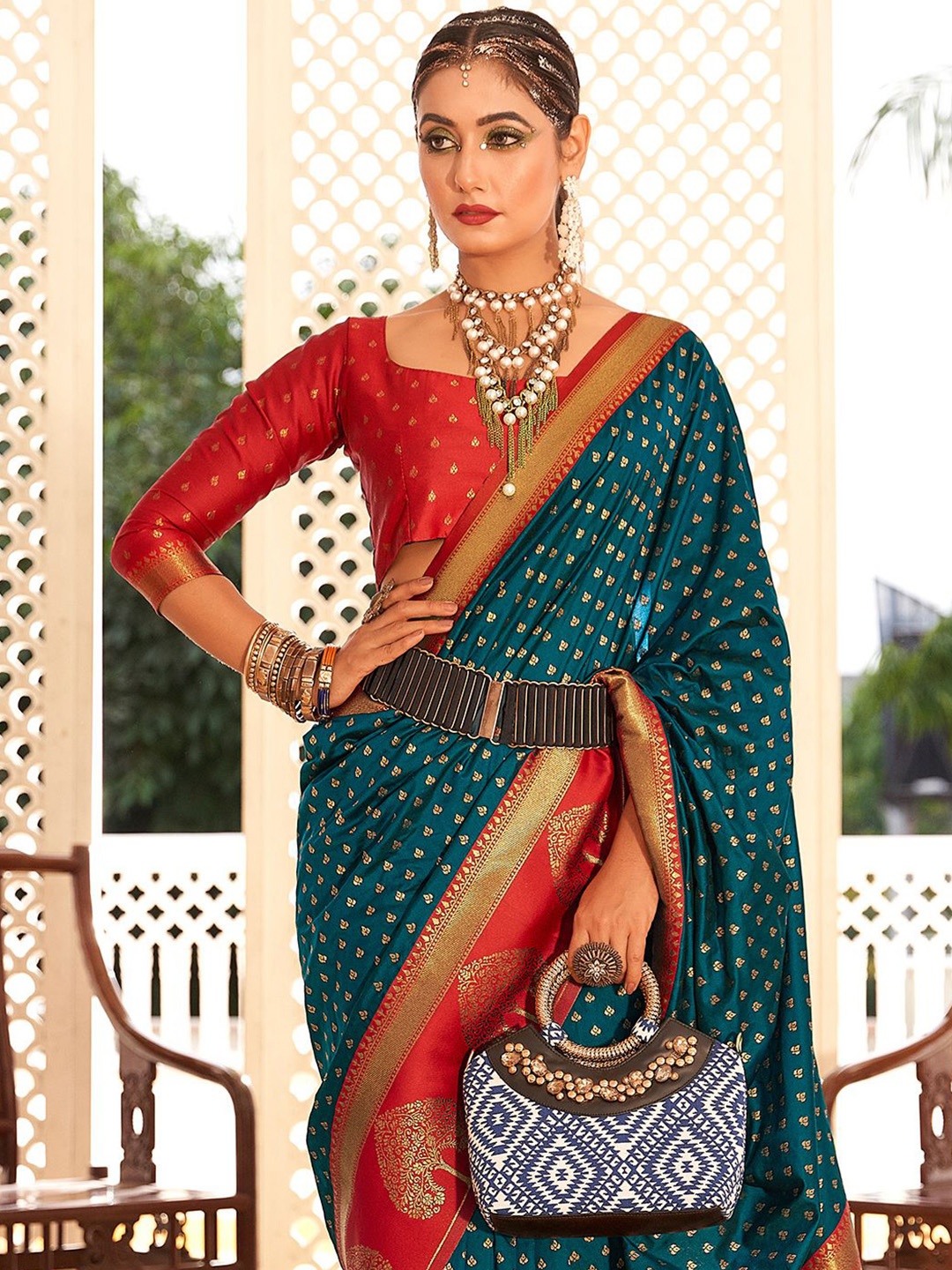 

DEVATITHI Woven Design Blue Soft Banarasi Paithani Saree