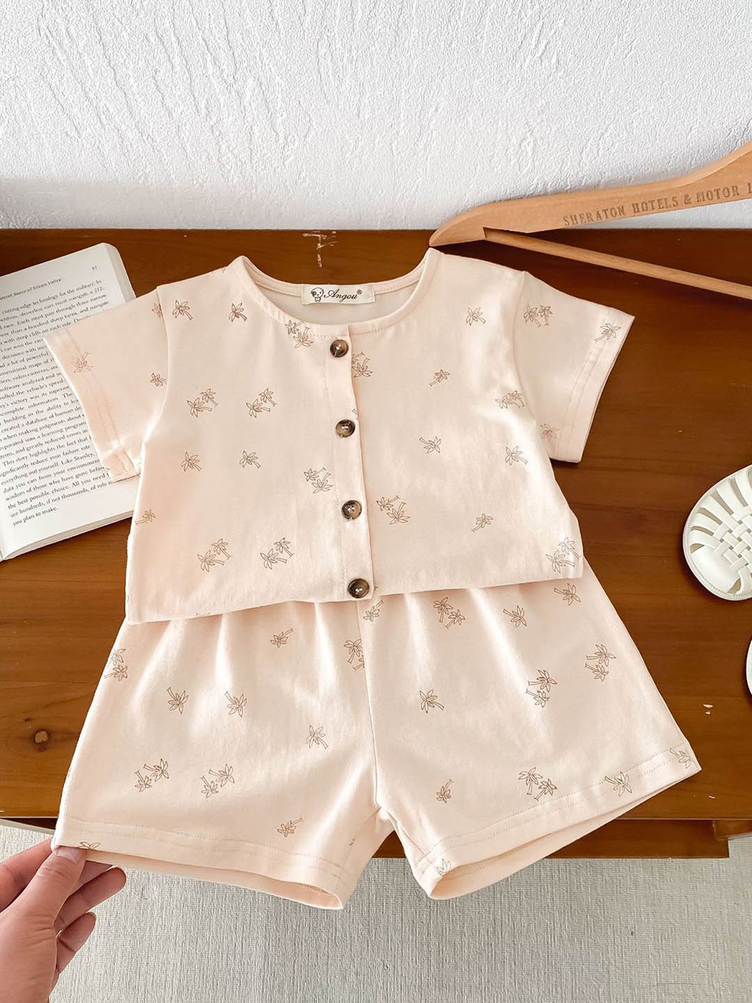 

LULU & SKY Unisex Kids Printed Shirt with Shorts, Beige