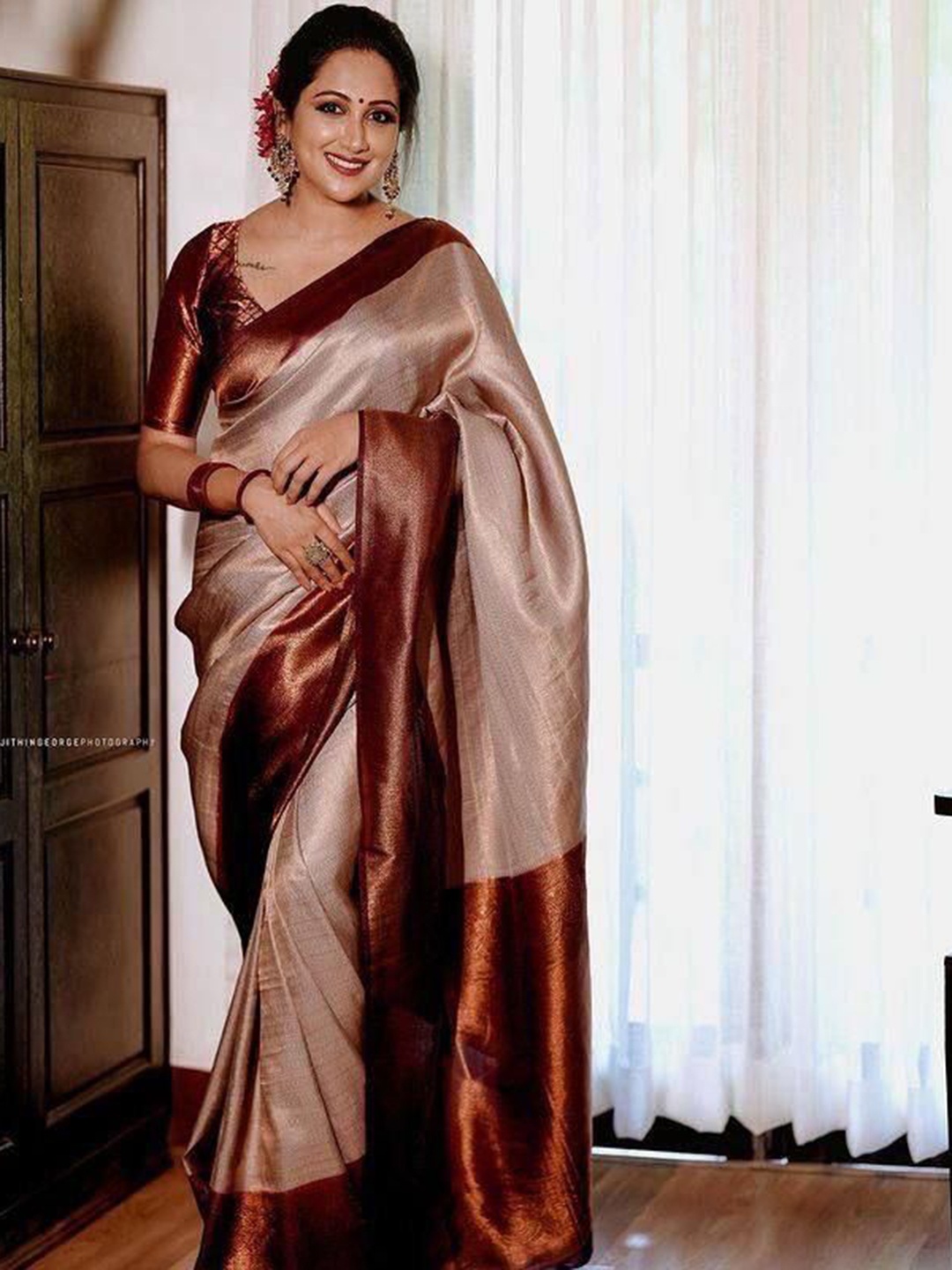 

APNISHA Woven Design Zari Banarasi Pure Silk Saree, Brown