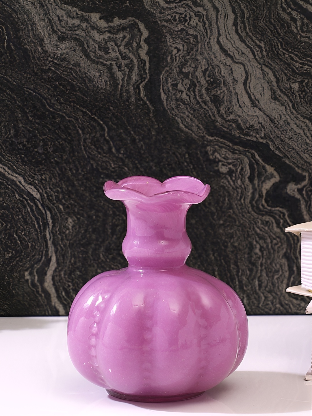 

TAYHAA Vibrant Purple & White Ruffled & White Glass Flower Vase