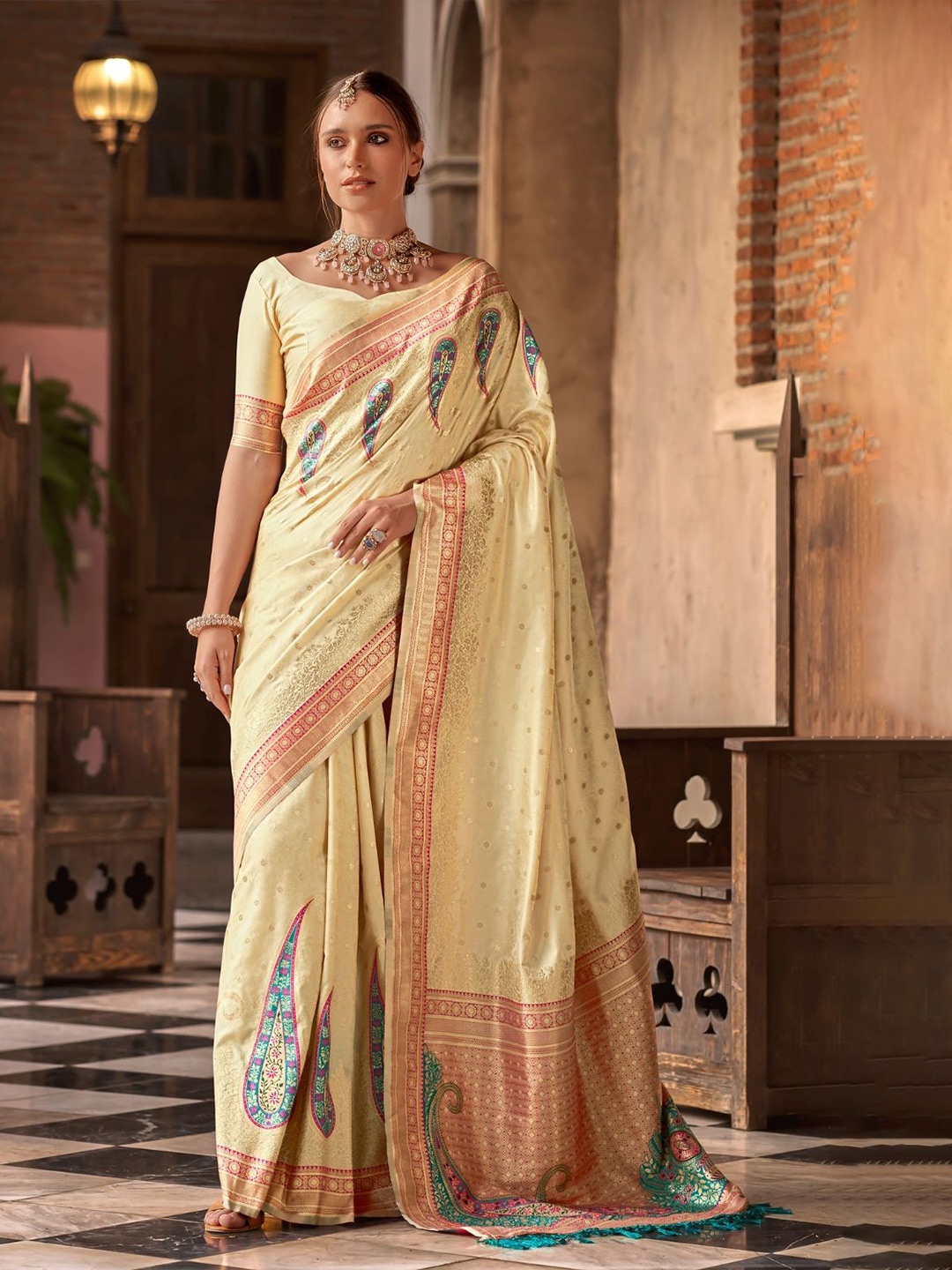 

DEVATITHI Beige Silk Saree