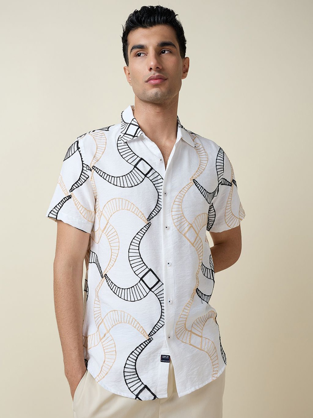 

Thomas Scott Men Premium Fit Spread Collar Geometric Printed Casual Shirt, White