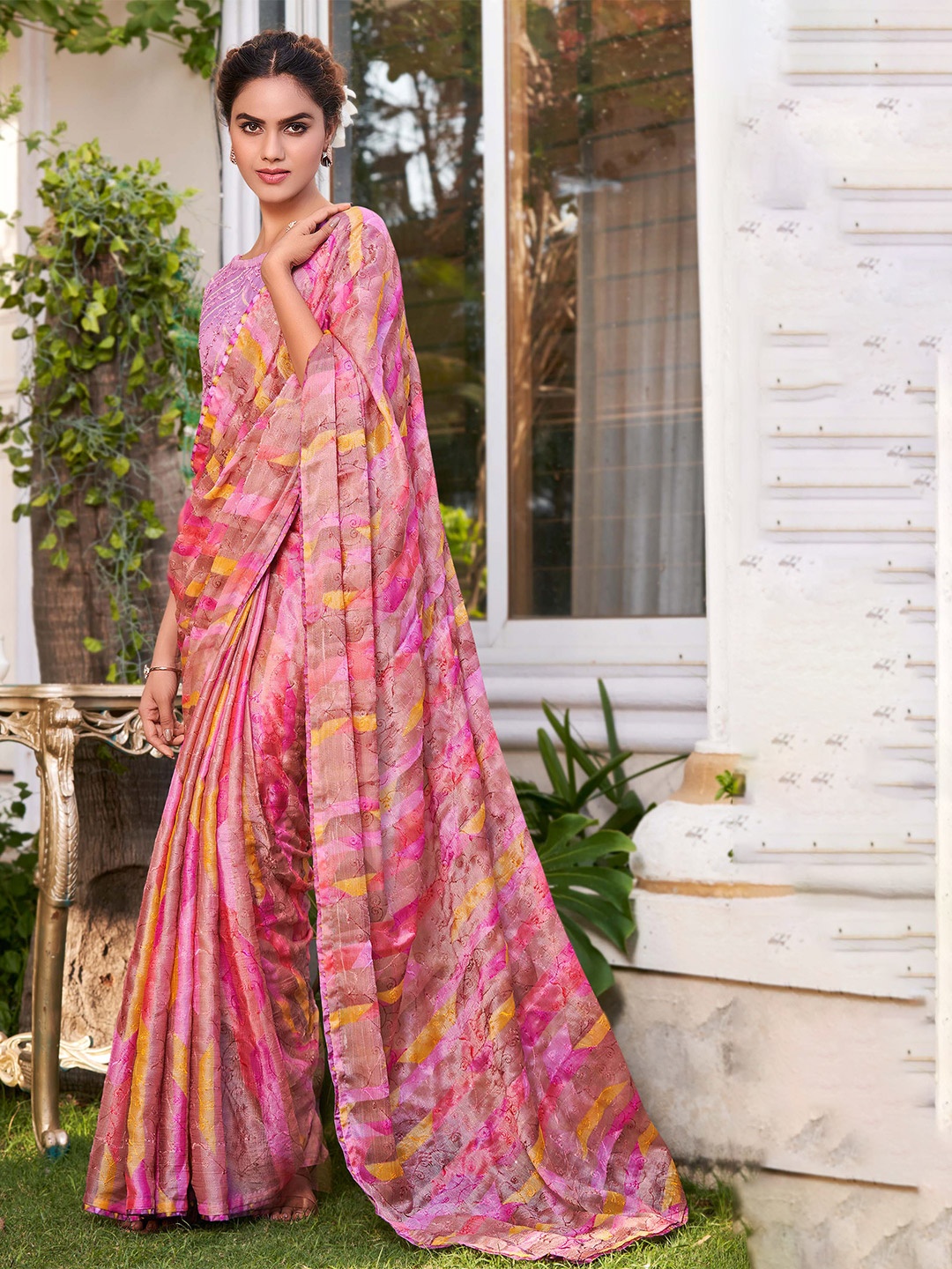 

DIVASTRI Colourblocked Brasso Saree, Pink