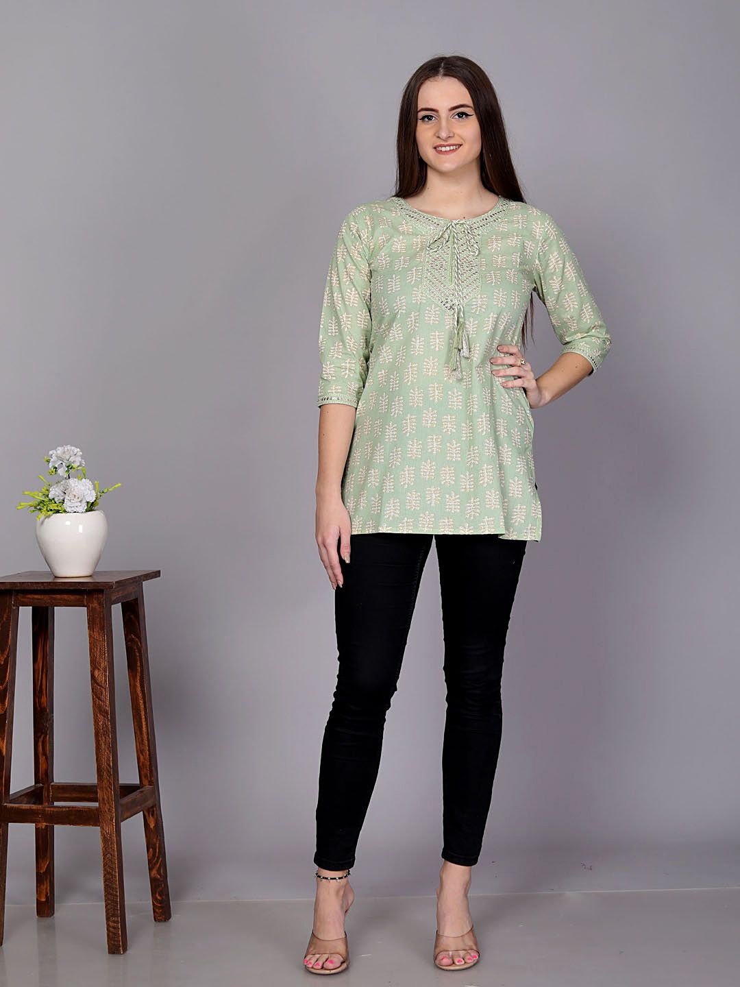 

HIGHLIGHT FASHION EXPORT Women Floral Printed Tie-Up Neck Cotton Top, Green