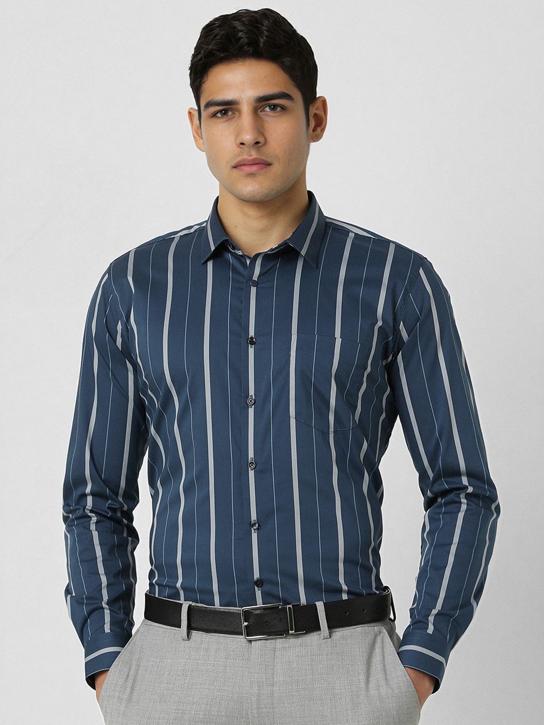 

Van Heusen Men Slim Fit Spread Collar Vertical Striped Cotton Formal Shirt, Navy blue