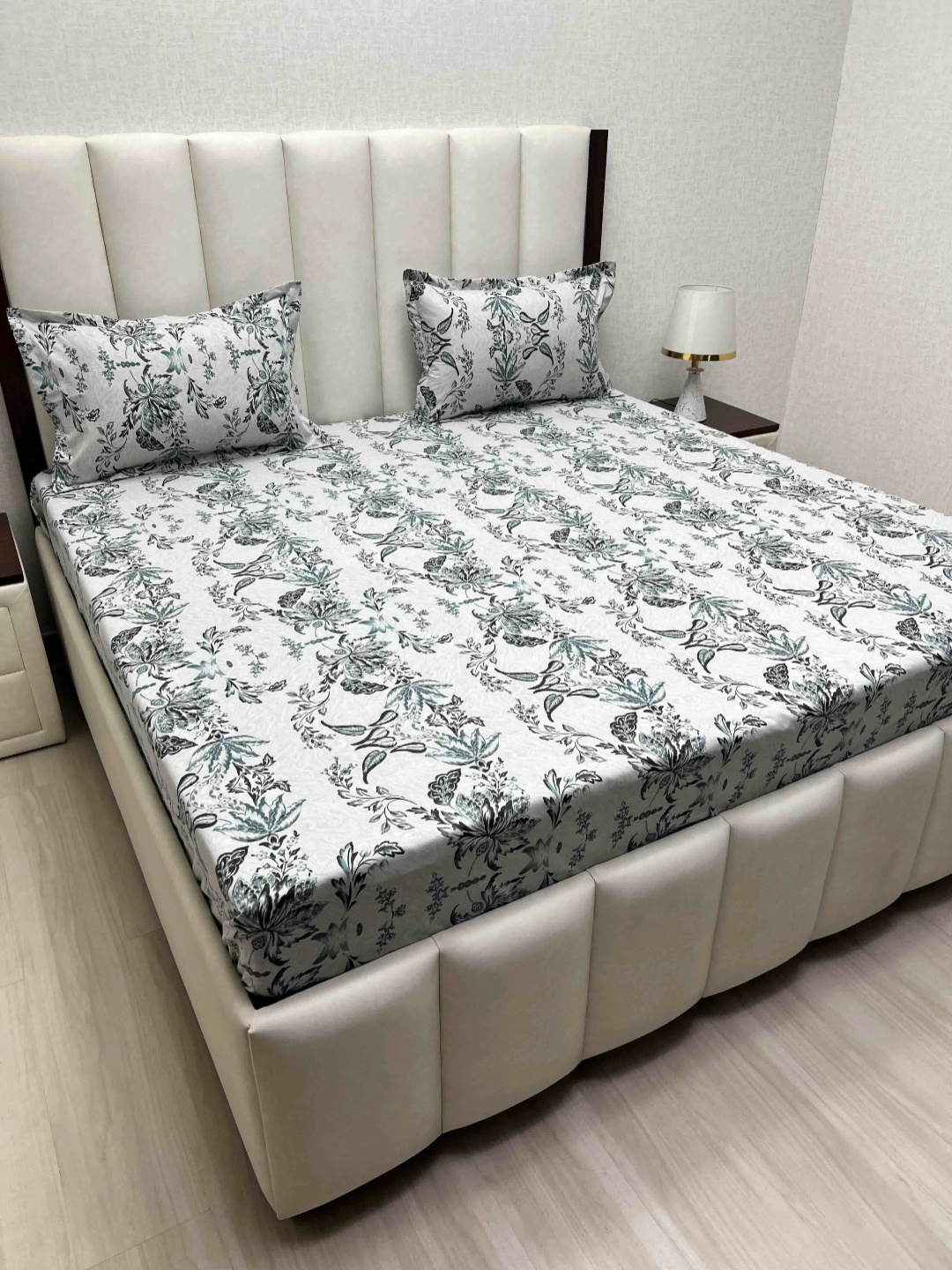 

Pure Decor Velar Fur Sib Blue Printed 230 TC Cotton King Bedsheet Set 2.74 m x 2.74 m