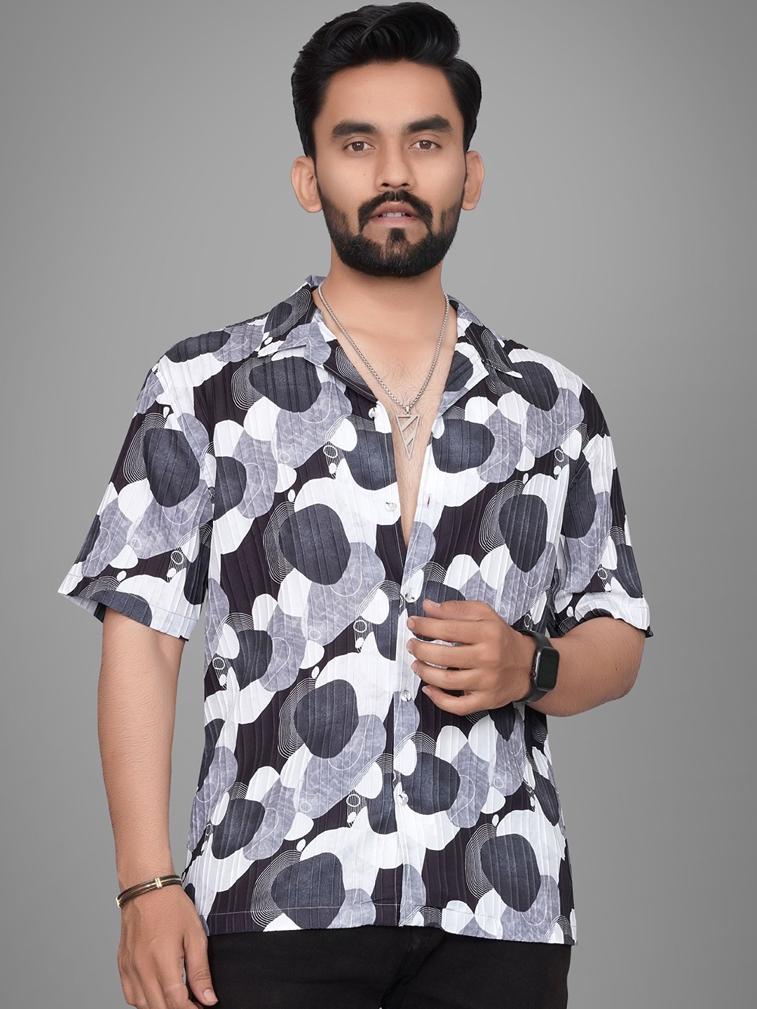 

Metronaut Men Regular Fit Spread Collar Abstract Printed Casual Shirt, Grey