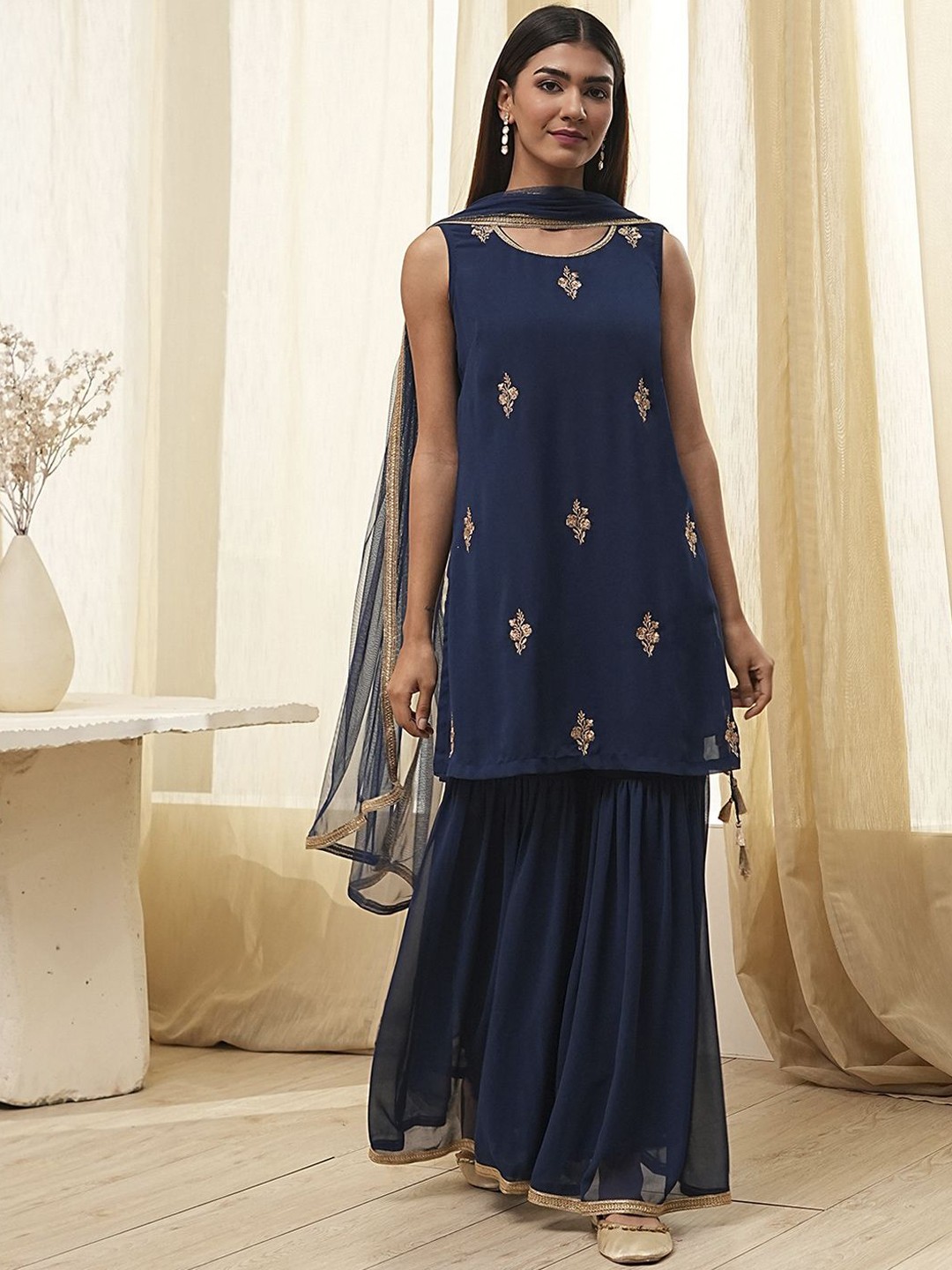 

Biba Floral Embroidered Round Neck Straight Kurta With Sharara And Dupatta, Navy blue