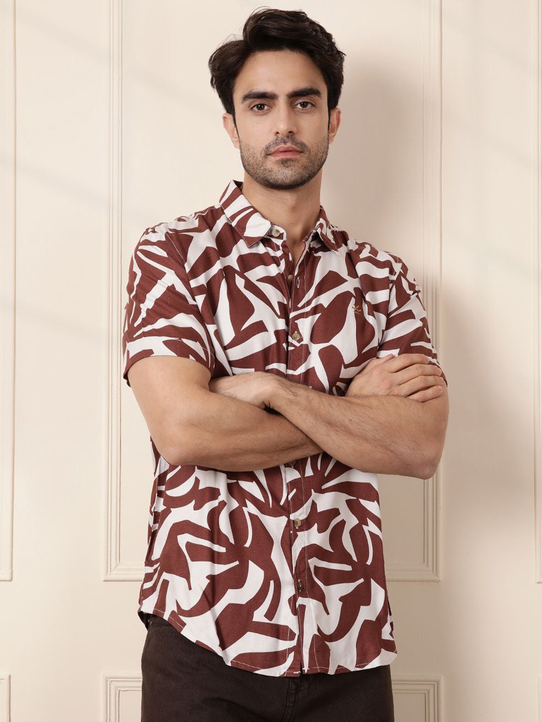 

WROGN Men Comfort Fit Spread Collar Abstract Printed Casual Shirt, Brown