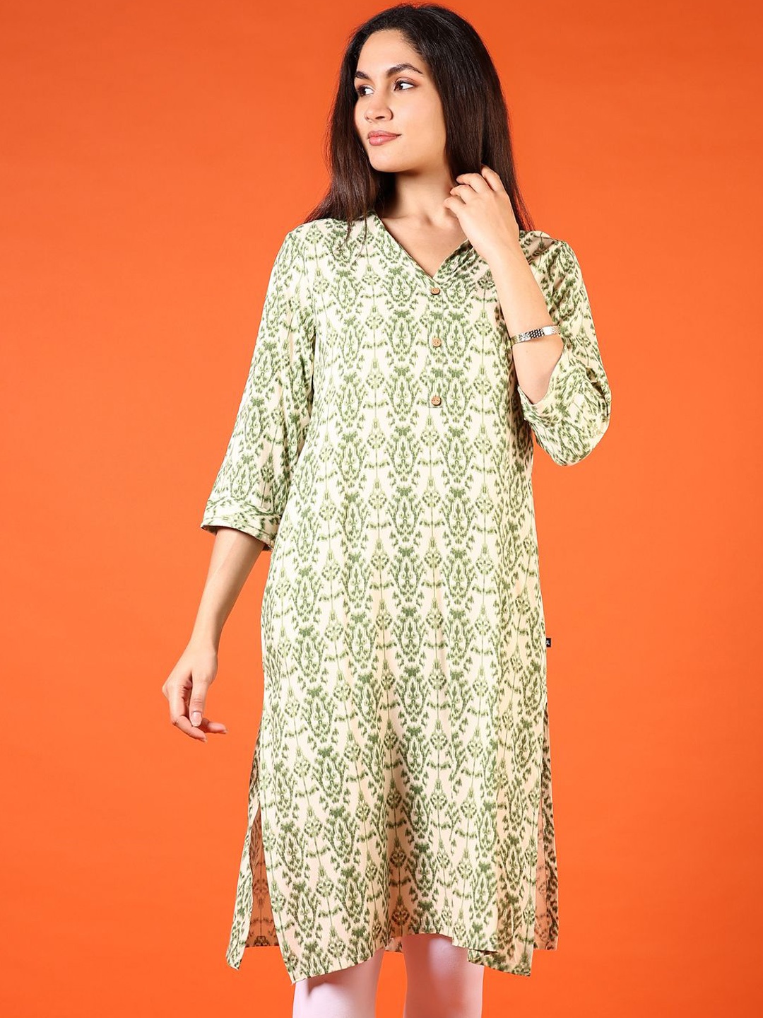 

V-Mart Ethnic Motifs Printed Mandarin Collar Straight Kurta, Green