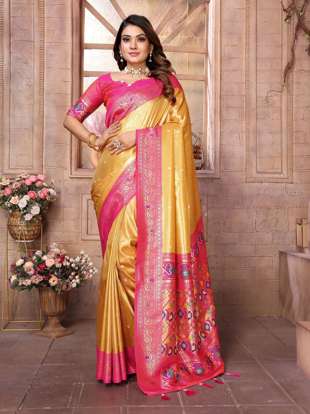 

LeeliPeeri Designer Woven Design Zari Banarasi Saree, Yellow