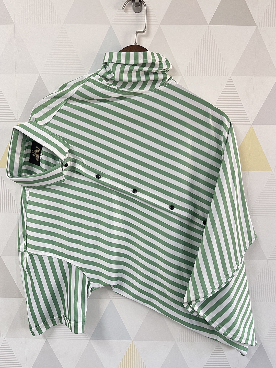 

iCome Men Spread Collar Vertical Striped Cotton Linen Casual Shirt, Green