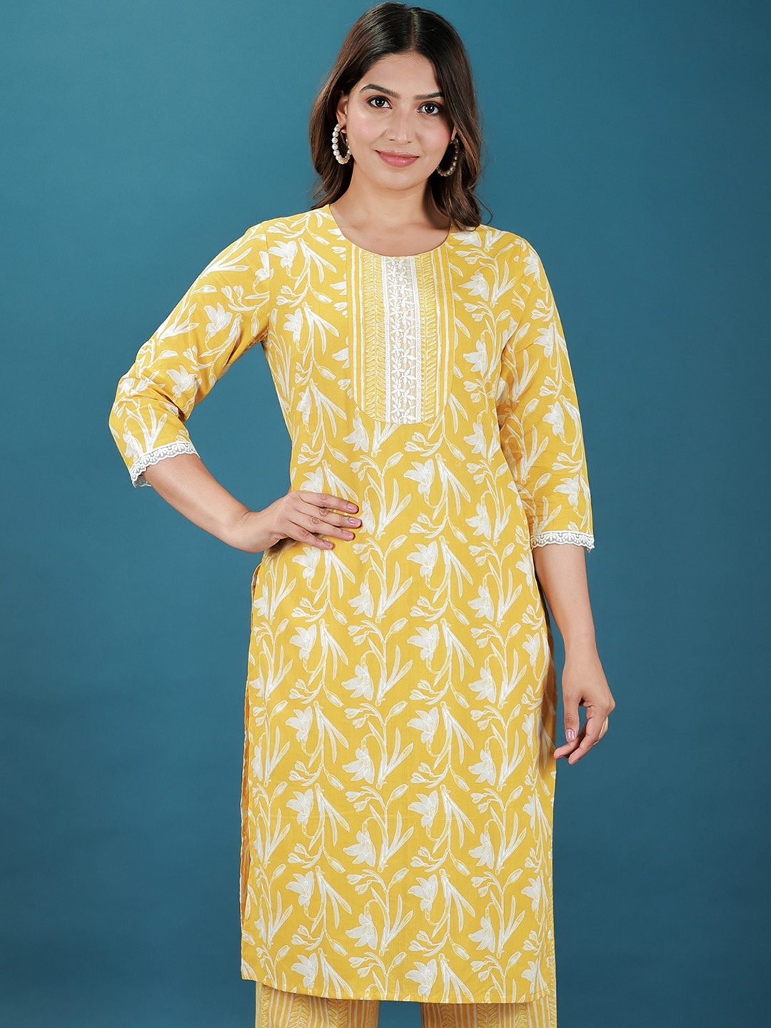 

Aramya Floral Printed Round Neck Pure Cotton Straight Kurta, Yellow